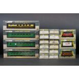 19 Boxed Wrenn OO gauge items of rolling stock to include Super Detail examples, 4 x coaches & 15