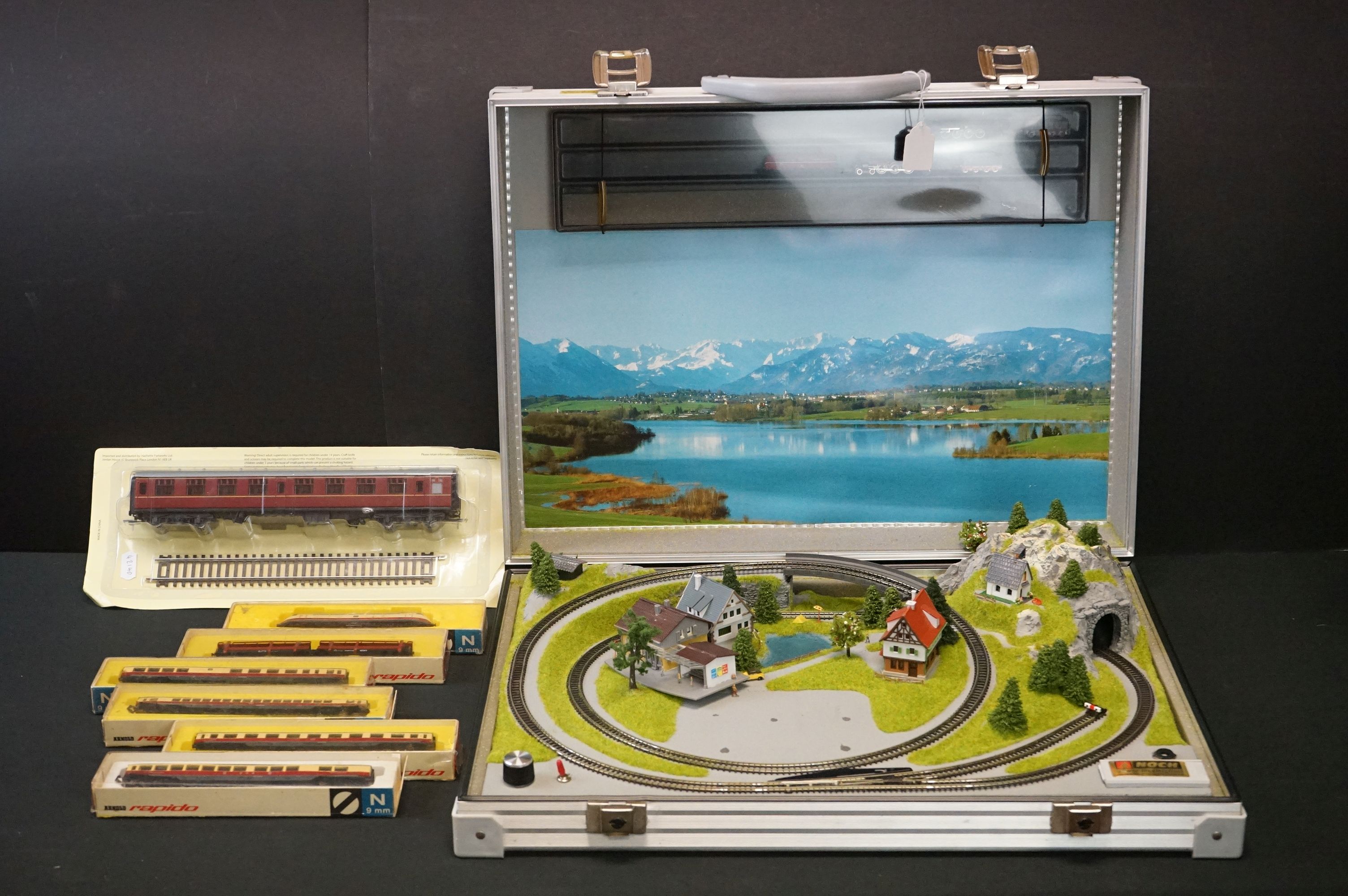 Group of N gauge model railway to include boxed Rapido 0236 locomotive, 5 x boxed Rapido items of