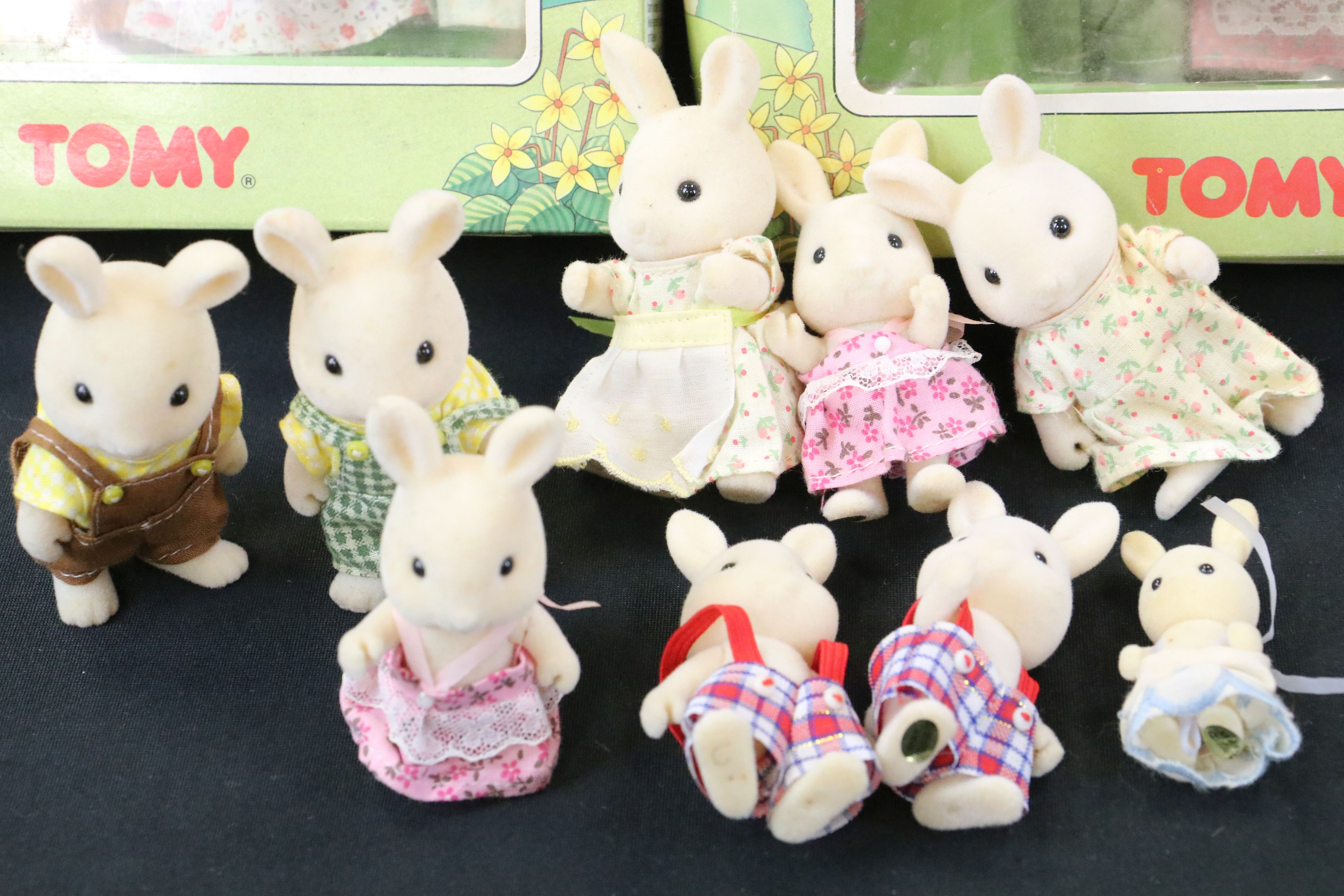 Large Collection of over 100 assorted Tomy Sylvanian families figures to include 4 x boxed - Image 5 of 13