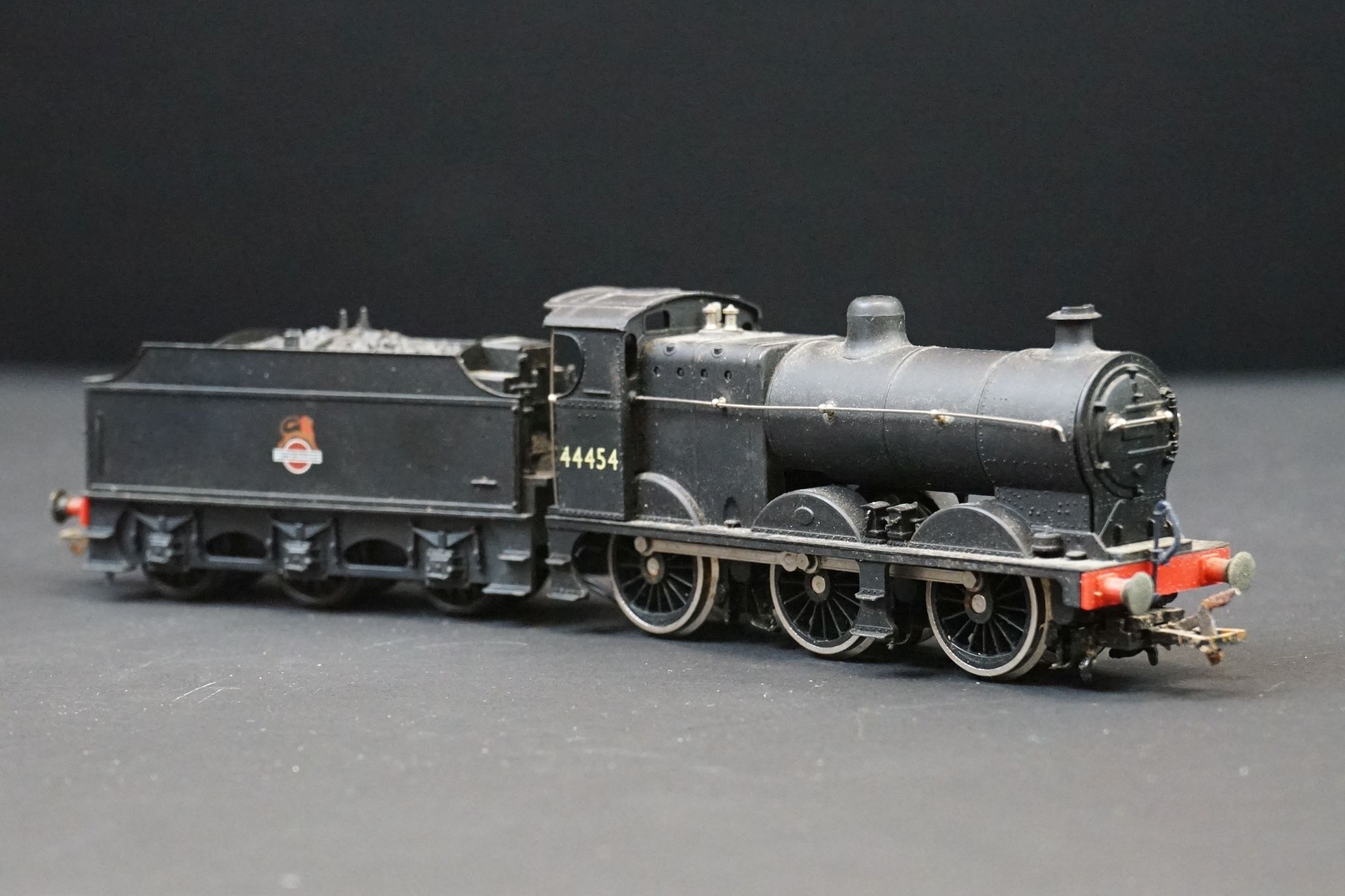 13 OO gauge locomotives to include Hornby, Lima & Airfix featuring Hornby Dublo 2-8-0LMS in black, - Image 11 of 12