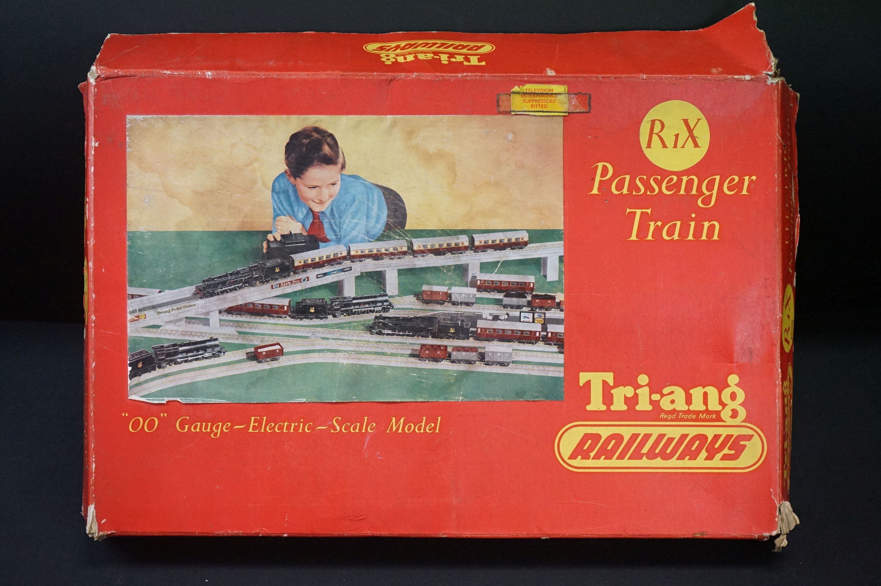 Two boxed Triang OO gauge train sets to include R3 Goods Train & R1X Passenger Train, both appear to - Image 8 of 14
