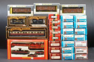 26 Boxed OO gauge items of rolling stock to include 14 x Airfix, 6 x Hornby, 3 x Wrenn Super Detail,