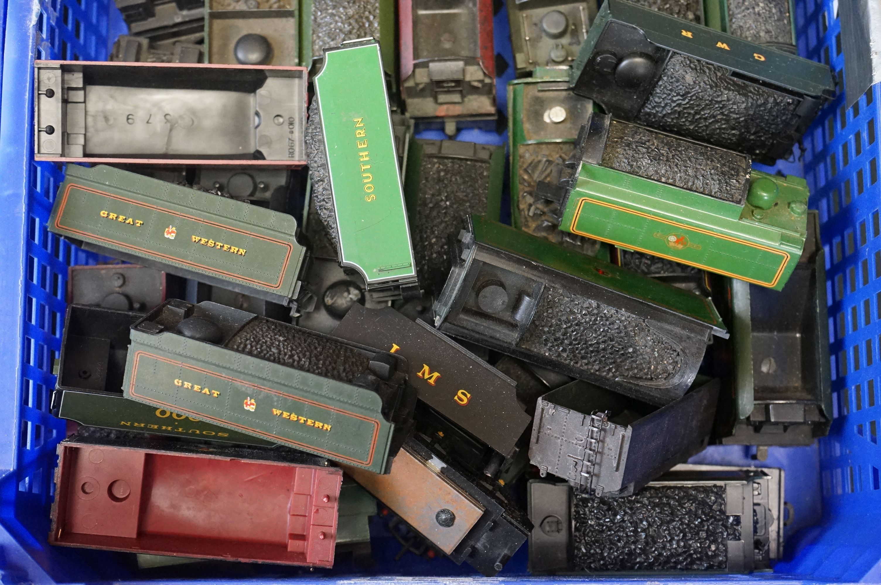 Collection of around 45 OO & HO gauge tenders and approximately 20 tender bodies (2 boxes) - Image 8 of 8