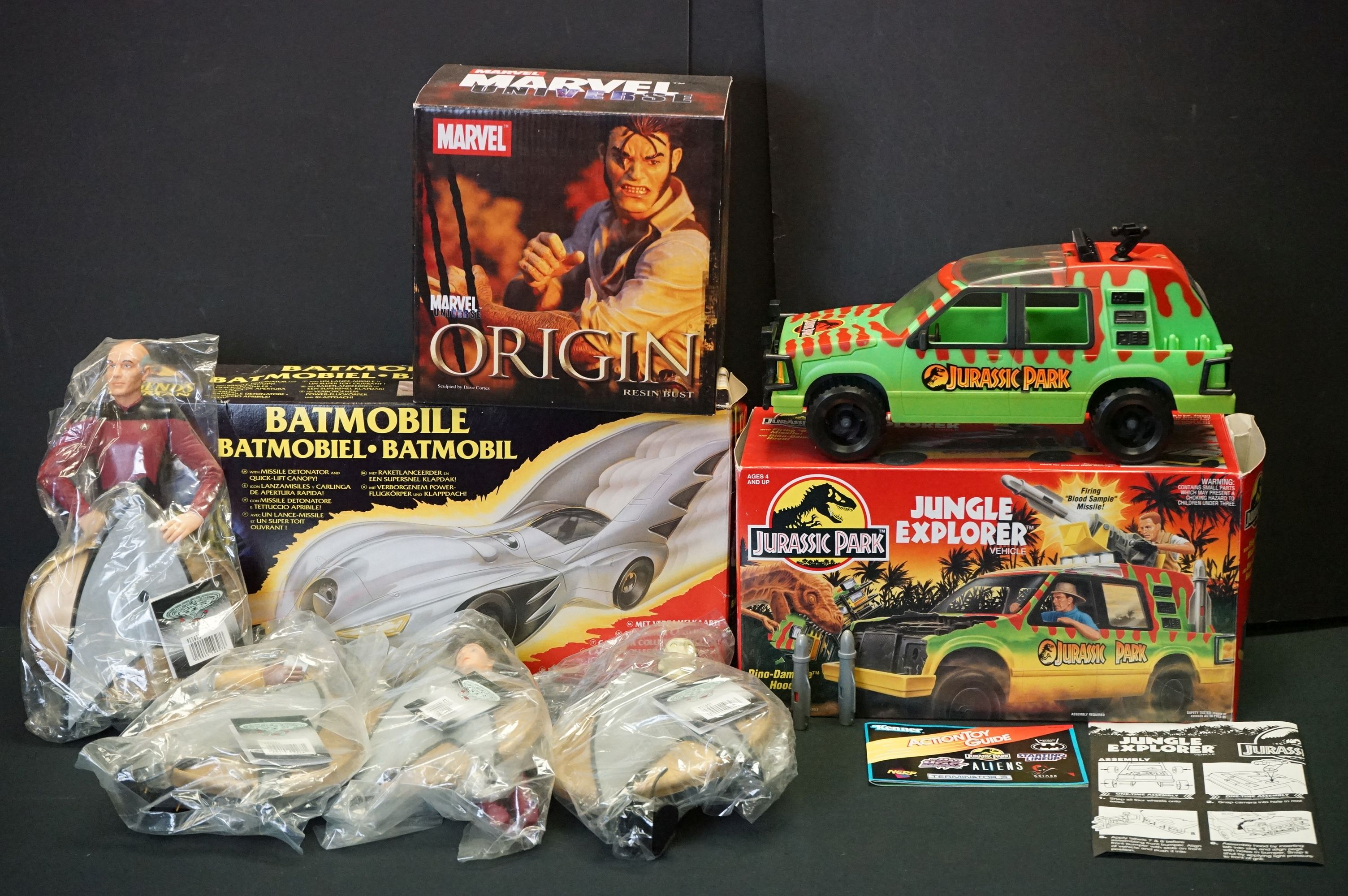 Group of TV-related collectables to include a boxed Kenner Jurassic Park Jungle Explore Vehicle (