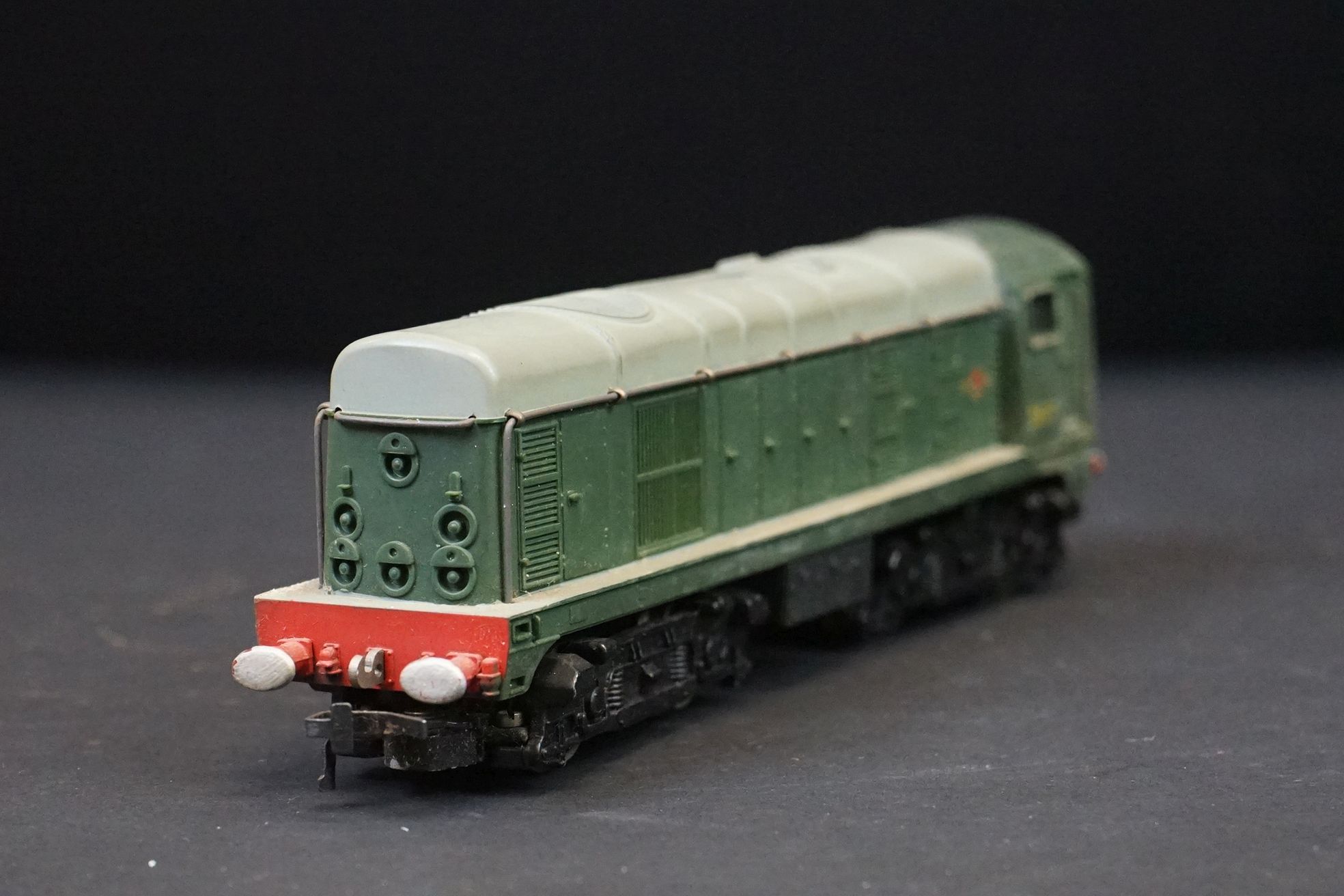 Group of OO & Hornby Dublo model railway to include boxed Hornby Dublo 2218 2-6-4 Tank Locomotive, - Image 7 of 13