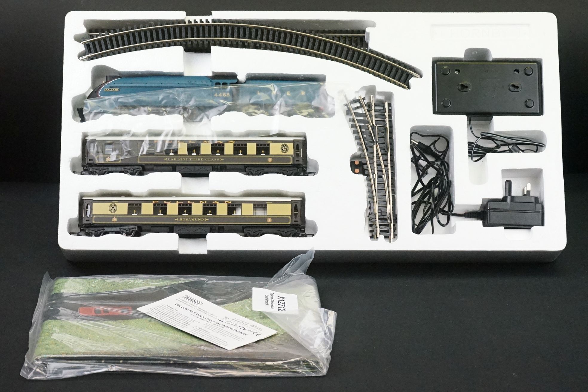 Boxed Hornby OO gauge R1202 The Mallard Pullman electric train set, complete - Image 2 of 12
