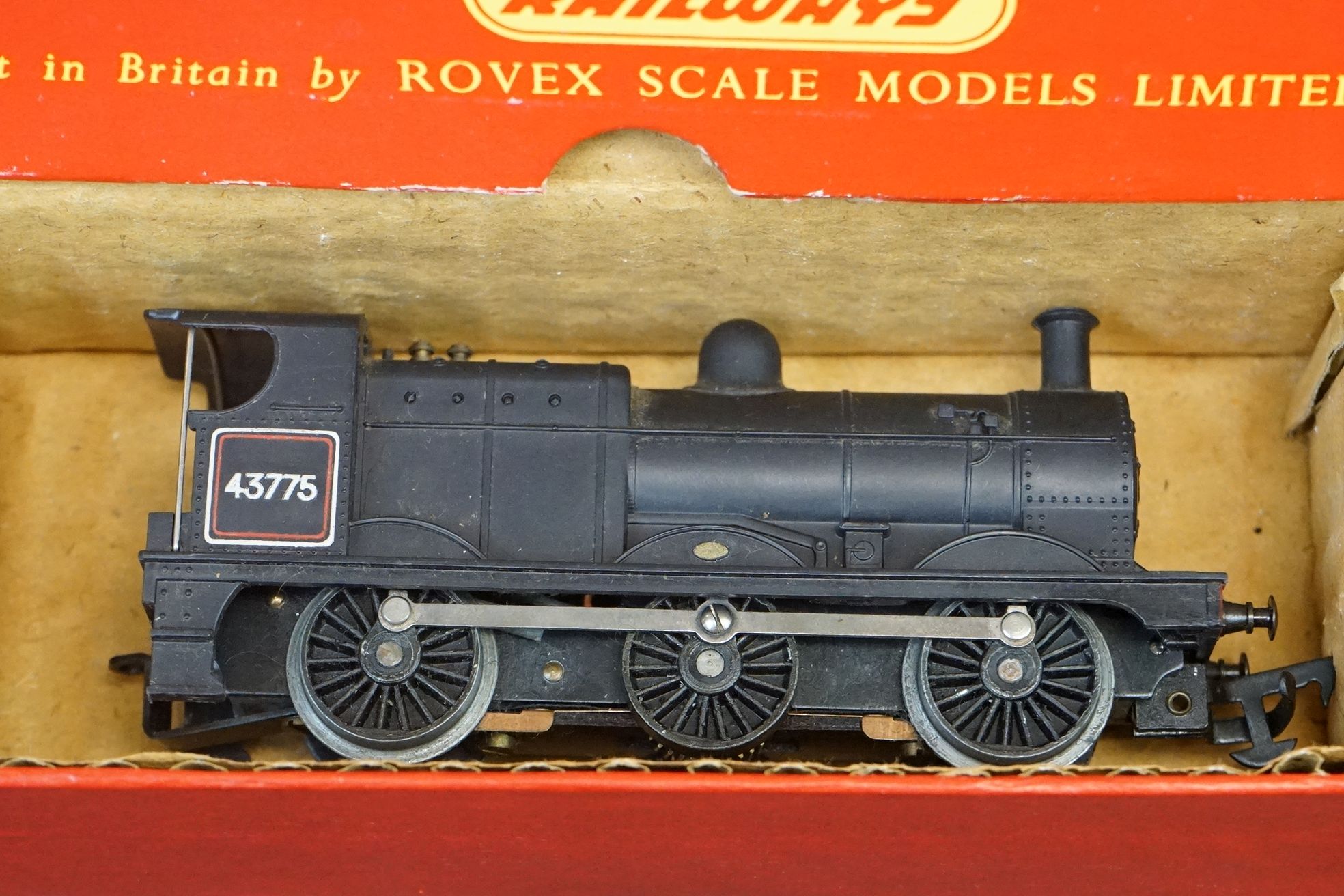 Group of OO & Hornby Dublo model railway to include boxed Hornby Dublo 2218 2-6-4 Tank Locomotive, - Image 9 of 13