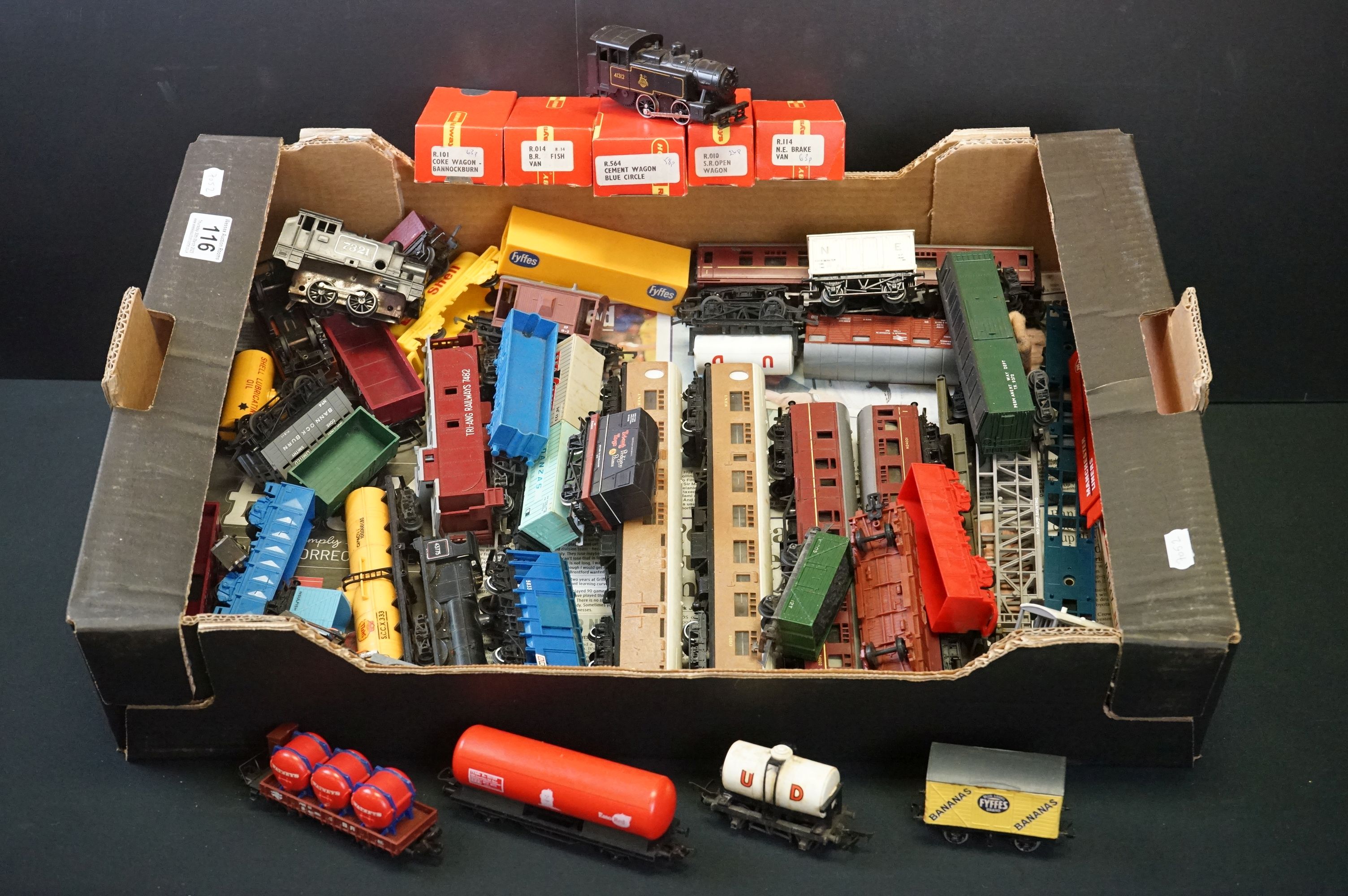 Collection of OO gauge model railway to include 36 x items of rolling stock featuring mainly