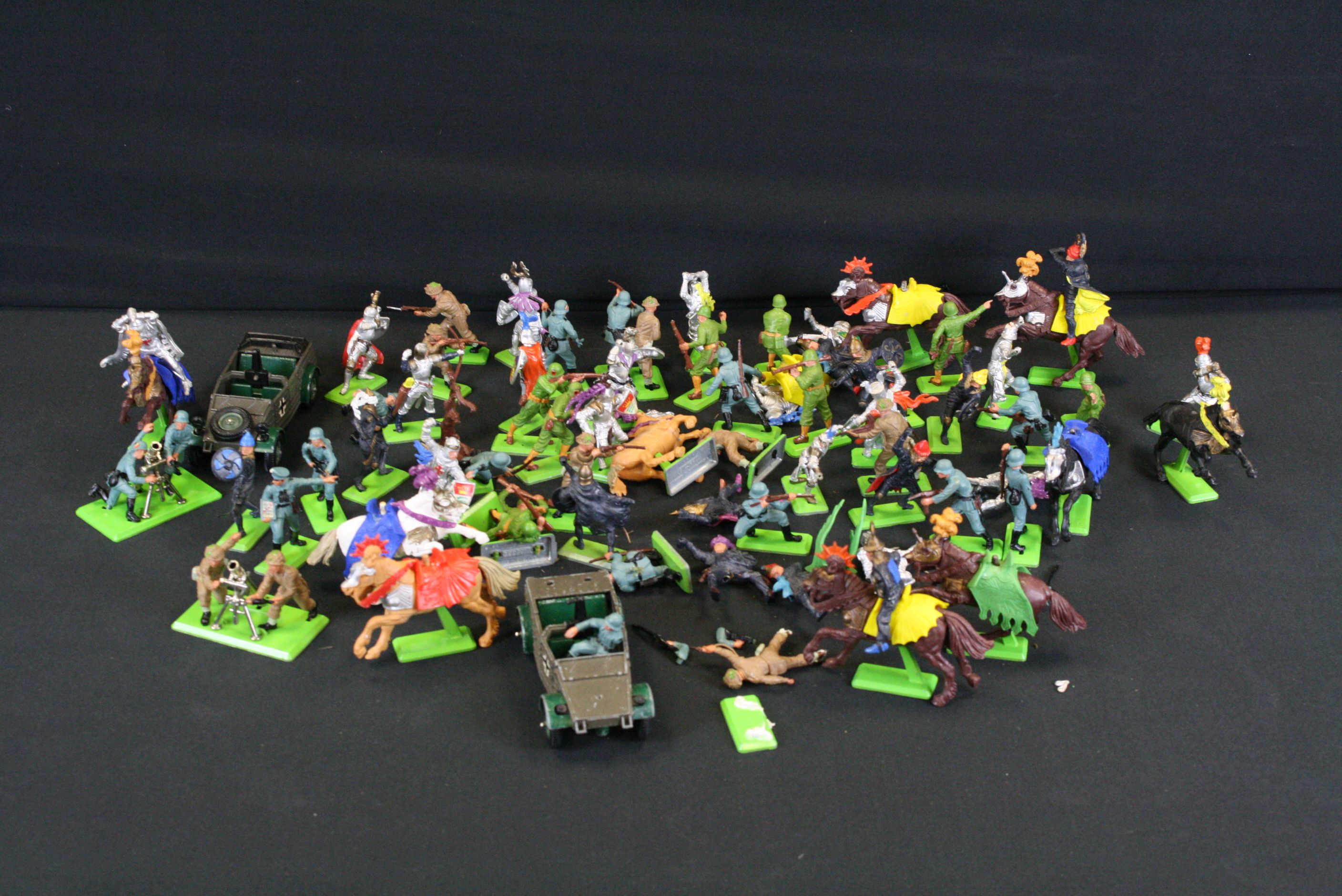 55 Britains Deetail plastic figures to include WWII and medieval examples, featuring 2 x Mortar