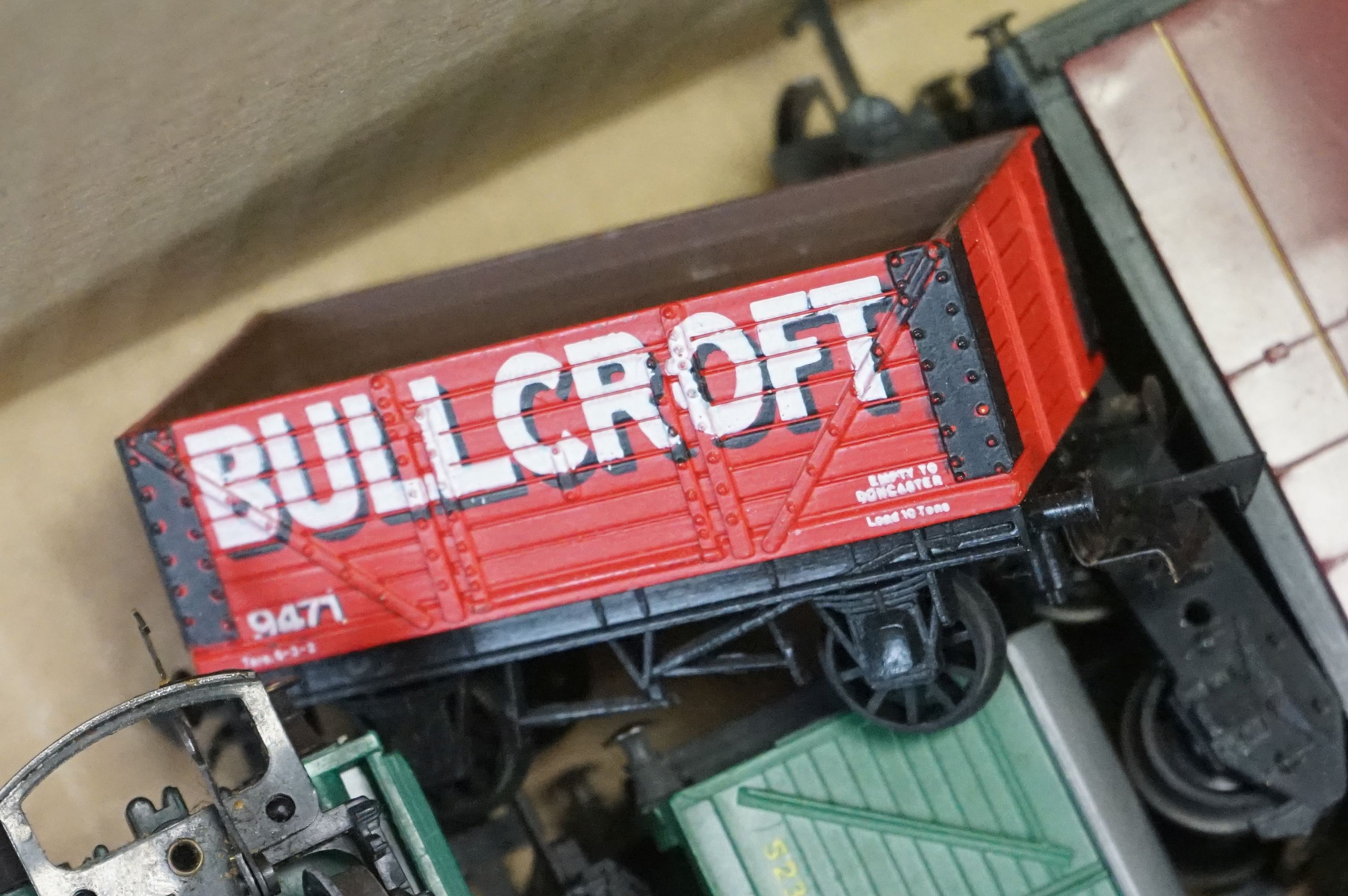 35 OO gauge items of rolling stock to include Hornby, Triang, Airfix, Grafar, Hornby Dublo etc - Image 15 of 15