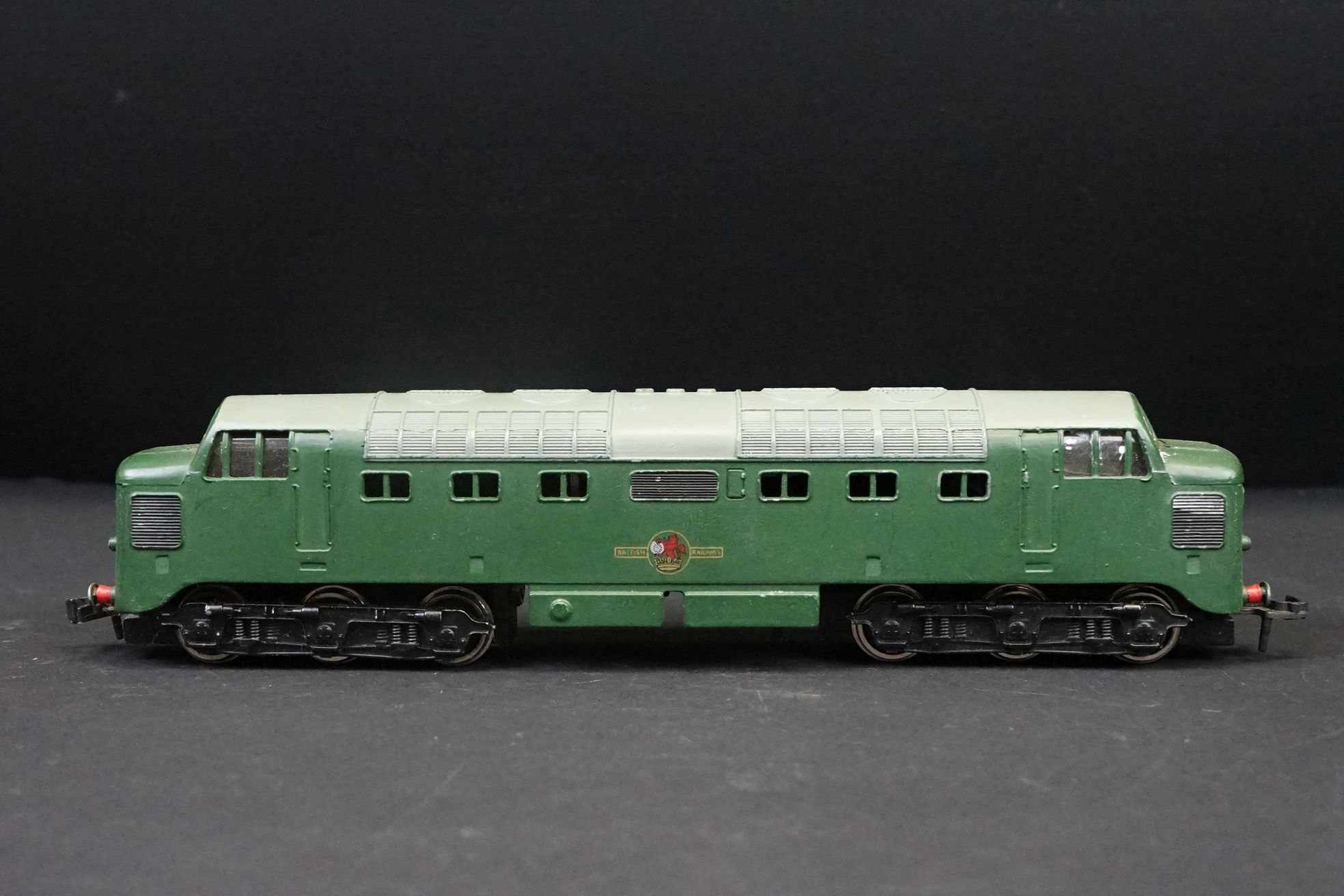 Two Hornby Dublo BR Diesel locomotives in green livery to include D5702 & 21380 - Image 4 of 9