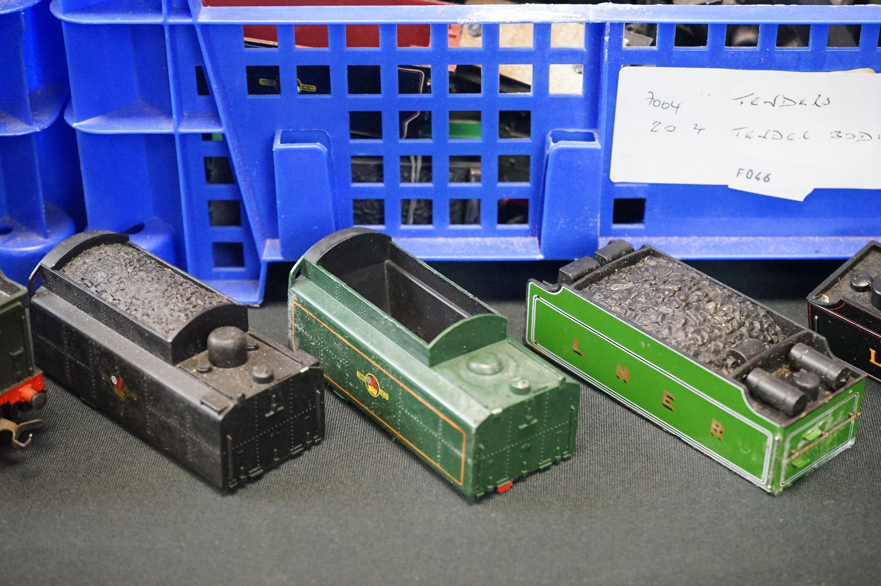 Collection of around 45 OO & HO gauge tenders and approximately 20 tender bodies (2 boxes) - Image 3 of 8