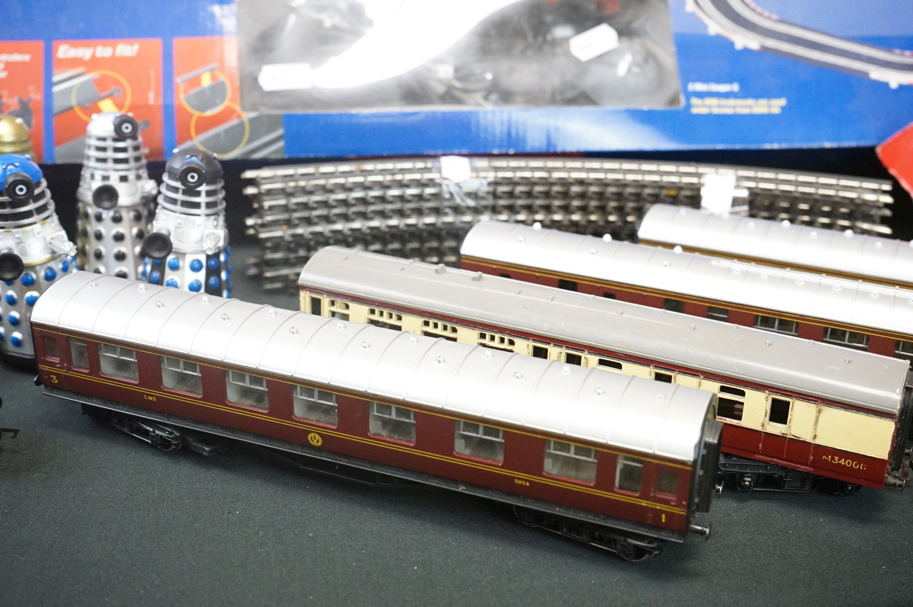 Group of OO gauge model railway to include boxed Hornby Smokey Joe locomotive (poor box), 8 x - Image 5 of 12