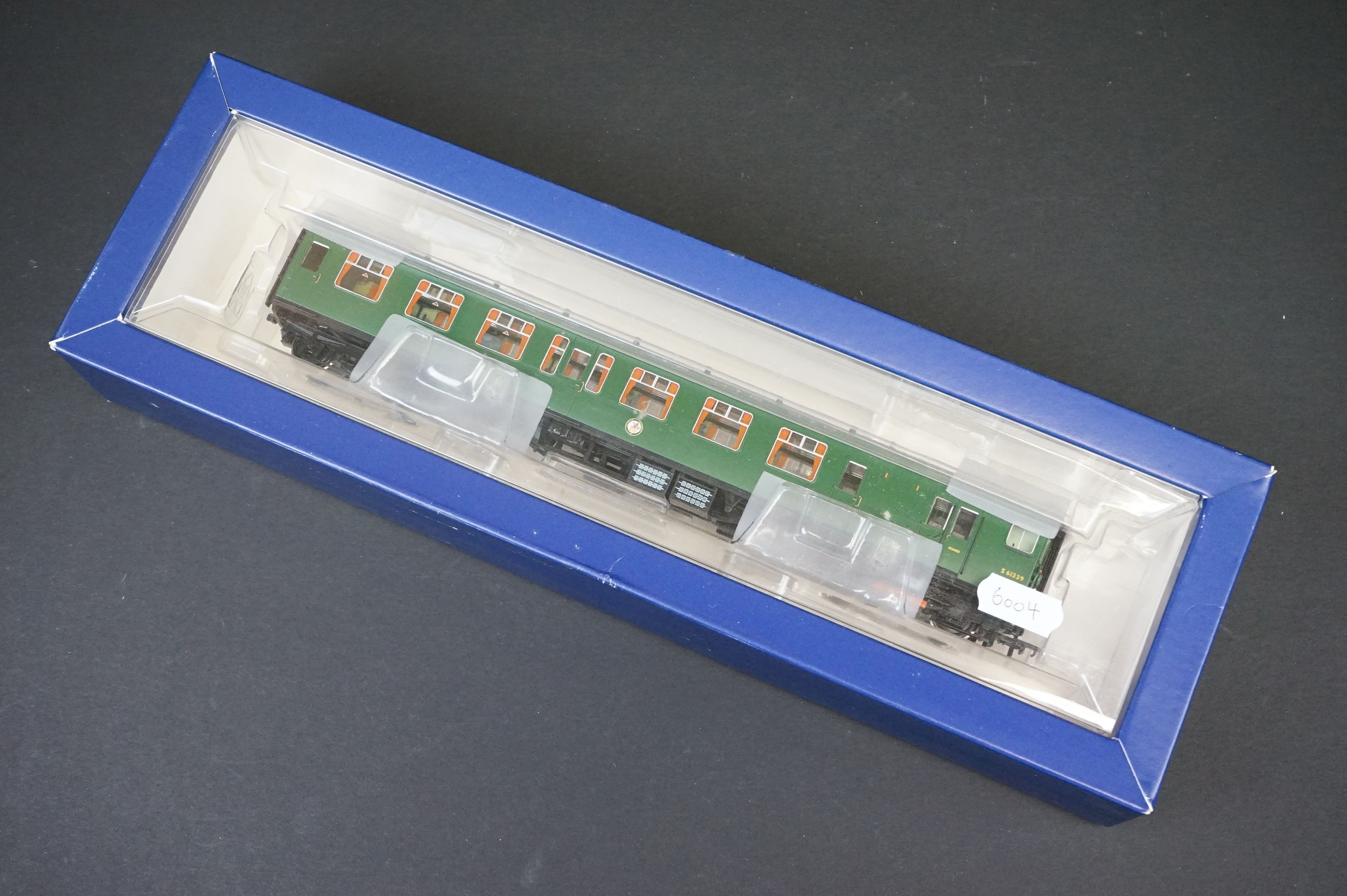 Boxed Bachmann OO gauge 31-426A Late SR Multiple Unit Green with yellow warning panels 4 Car EMU Set - Image 3 of 8