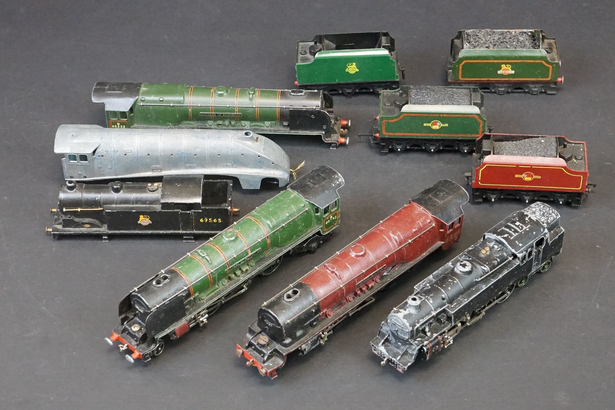 Three Hornby Dublo locomotives to include Duchess of Montrose and Duchess of Sutherland, plus 4 x