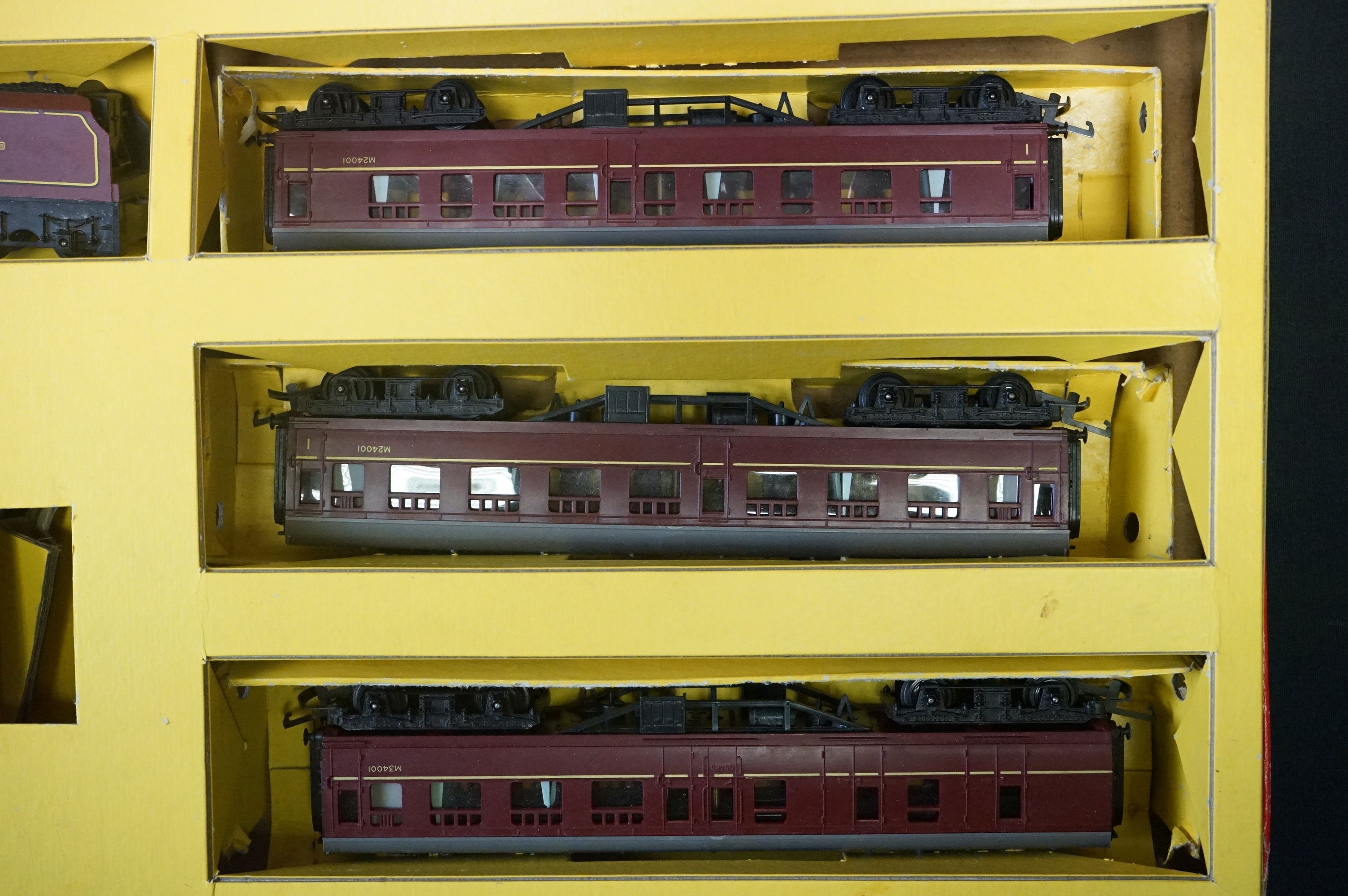 Boxed Triang OO gauge RS2 electric train set with The Royal Locomotive & 3 x coaches (no track or - Image 11 of 11