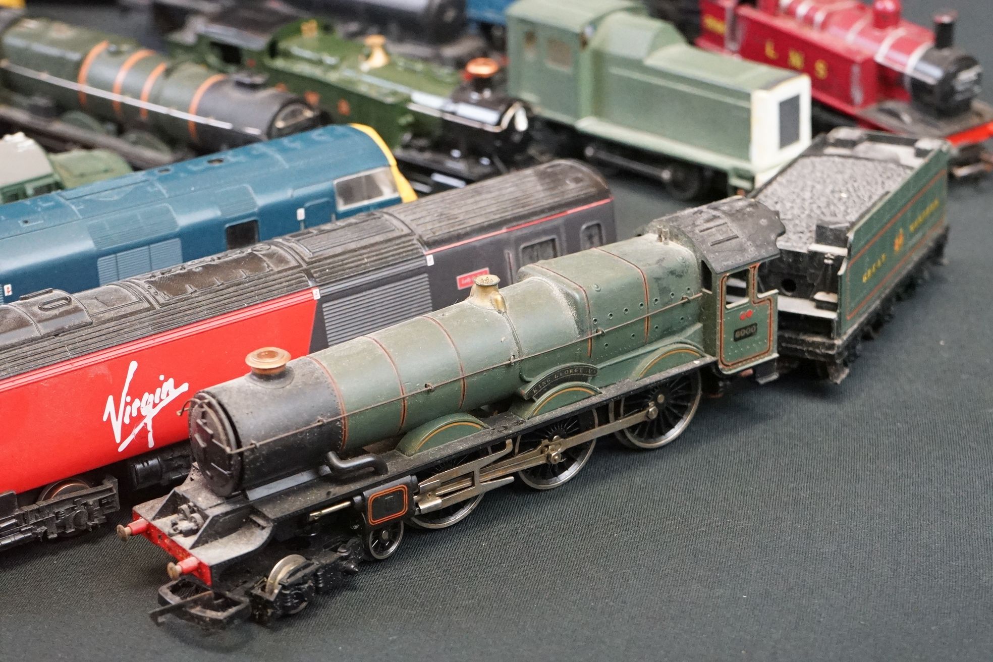 19 OO gauge locomotives to include Hornby Virgin Lady in Red, Airfix Royal Scot etc, condition - Image 4 of 15