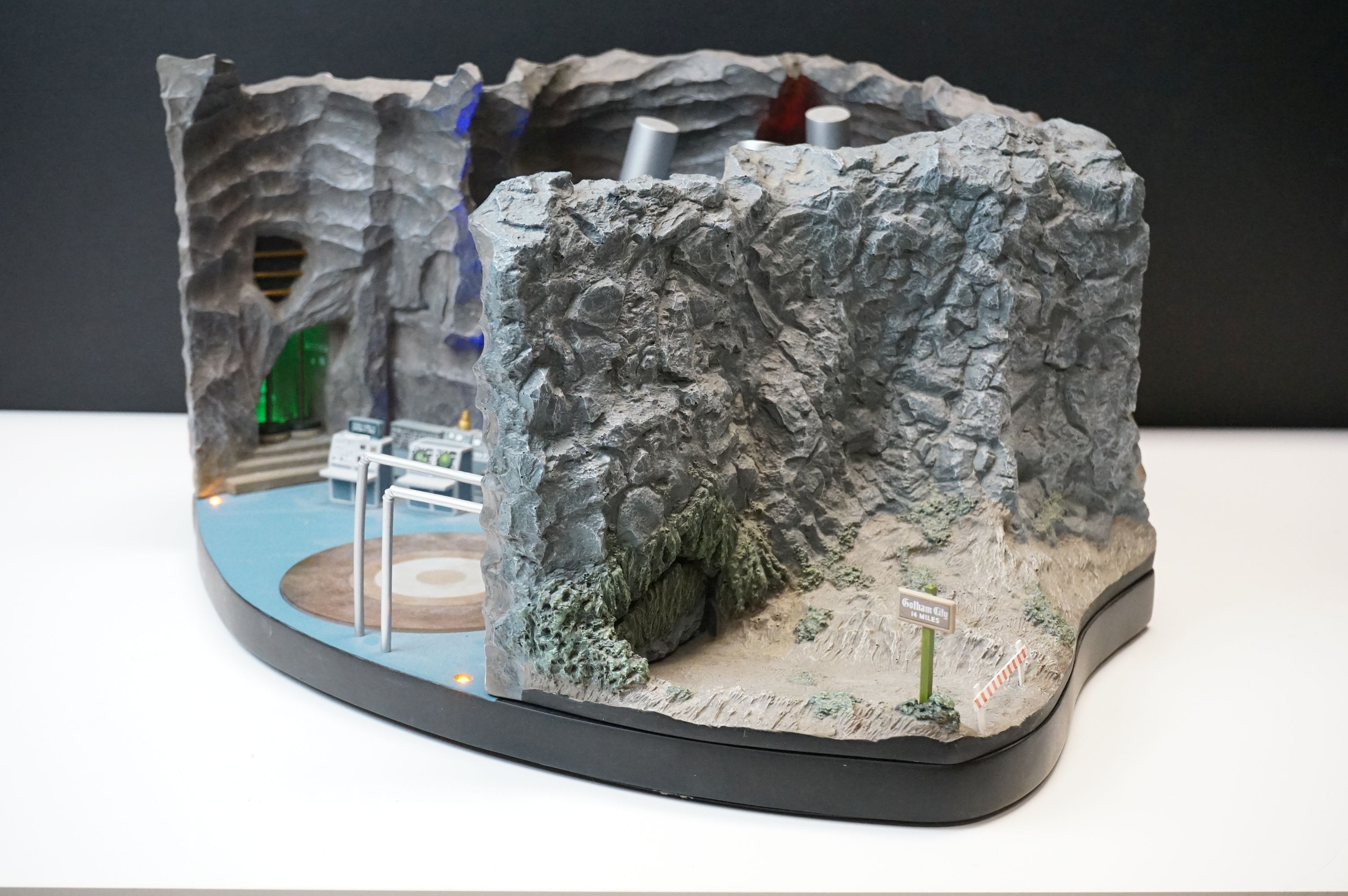 DC - Factory Entertainment 1/50 scale ltd edn 154 1966 TV Series Batcave Desktop Sculpture, some - Image 5 of 14