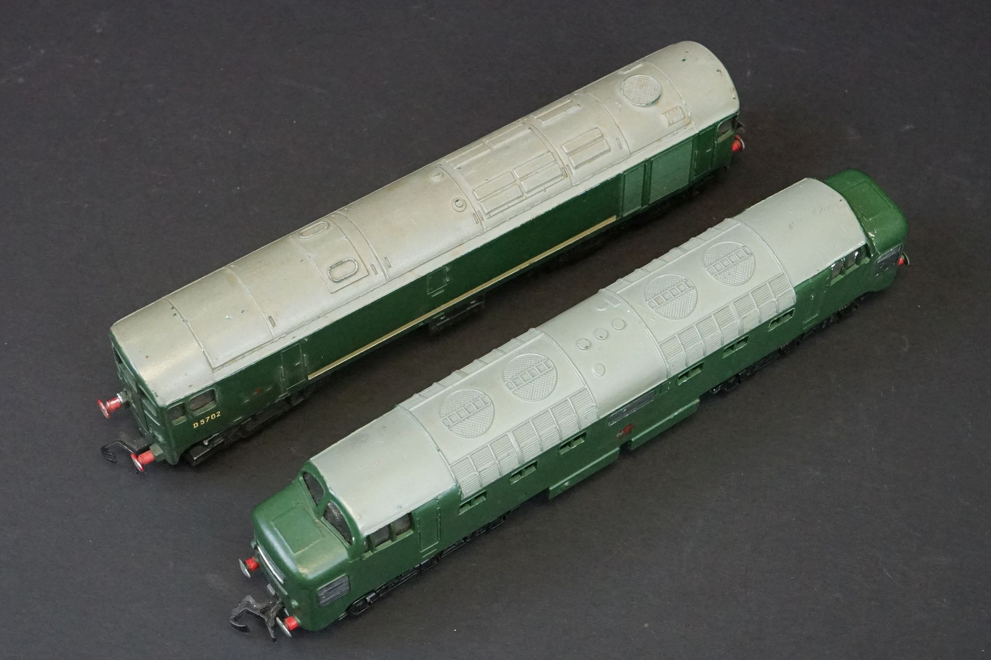 Two Hornby Dublo BR Diesel locomotives in green livery to include D5702 & 21380 - Image 8 of 9