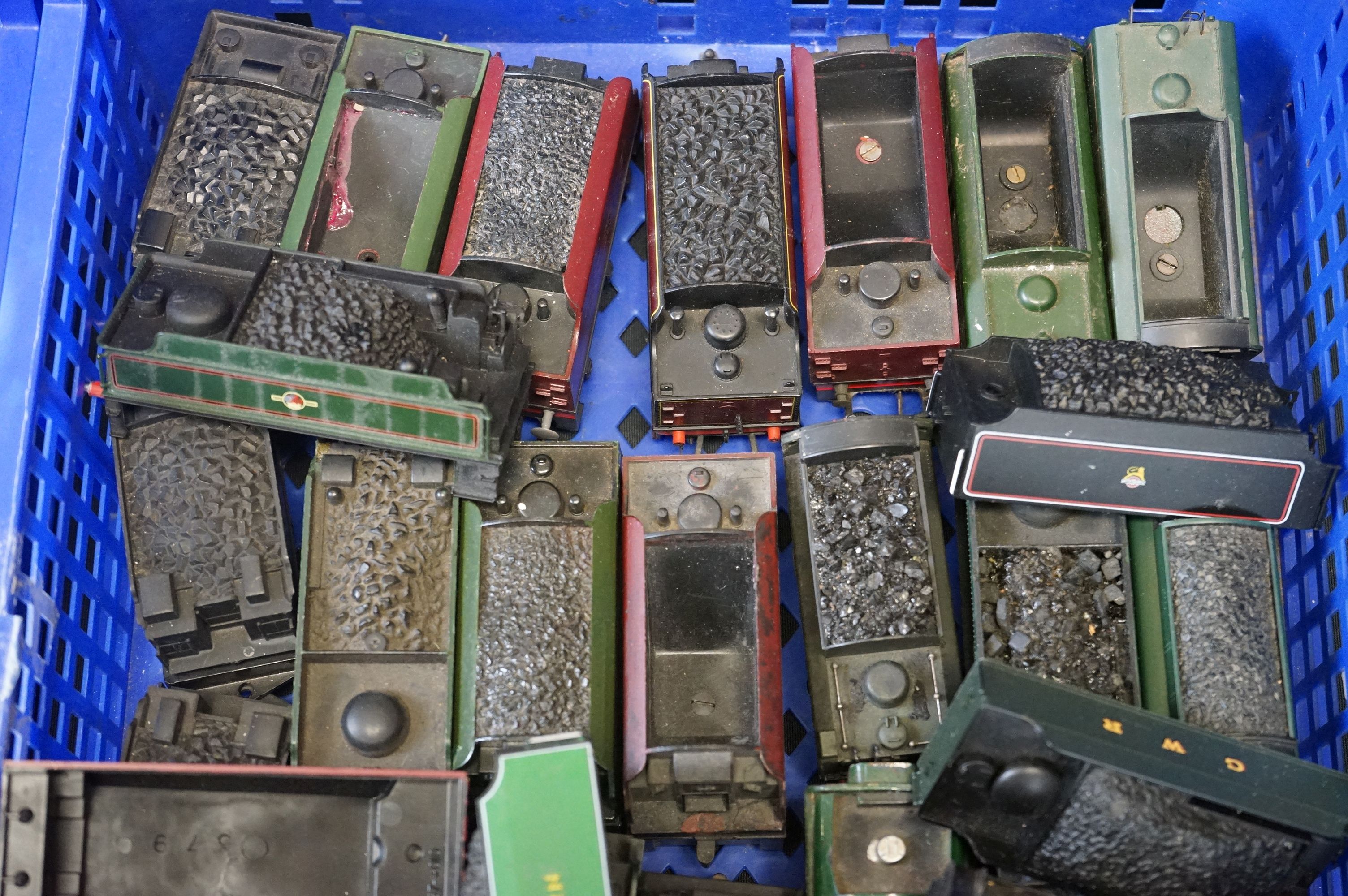 Collection of around 45 OO & HO gauge tenders and approximately 20 tender bodies (2 boxes) - Image 7 of 8