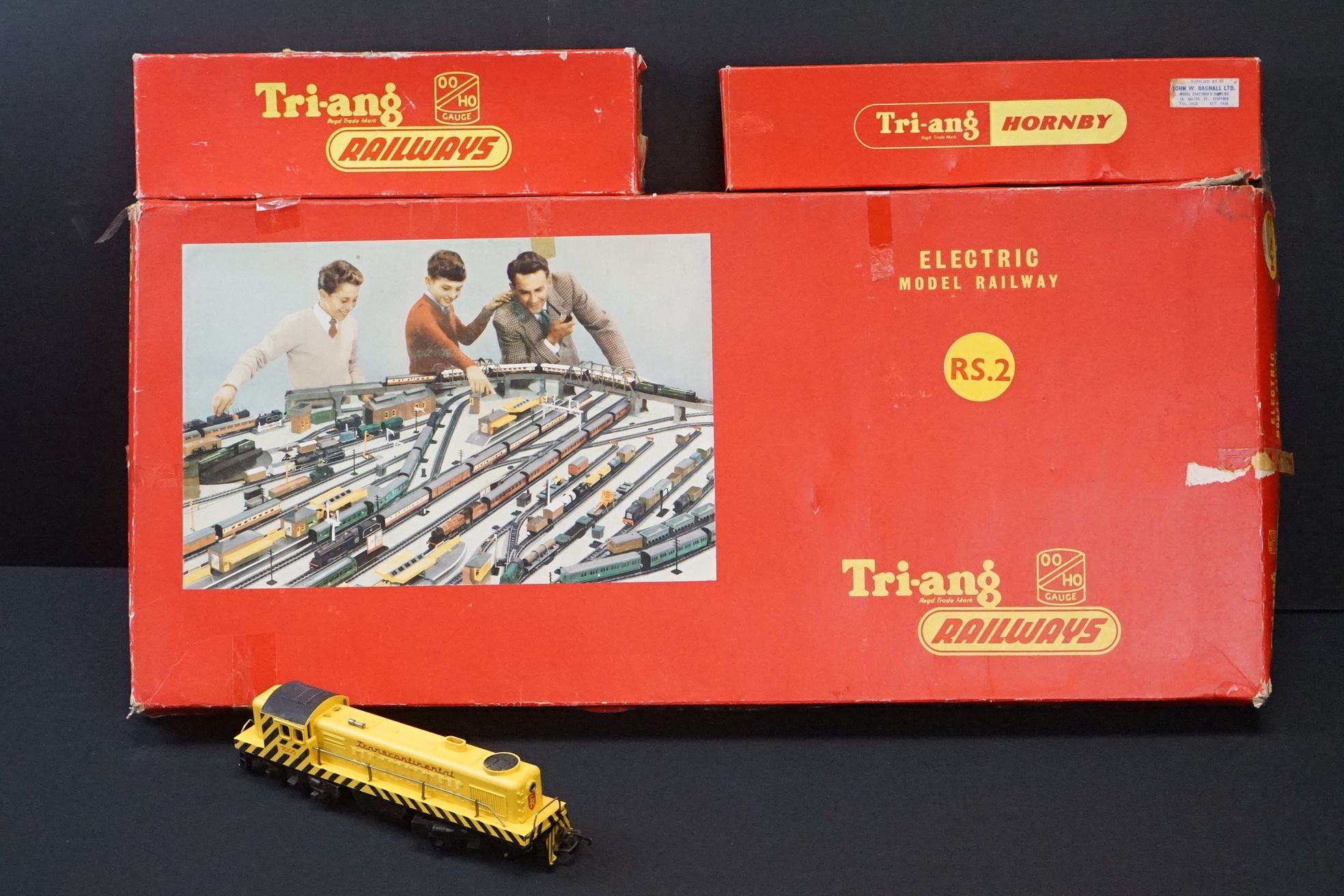 Boxed Triang OO gauge RS2 electric train set with The Royal Locomotive & 3 x coaches (no track or
