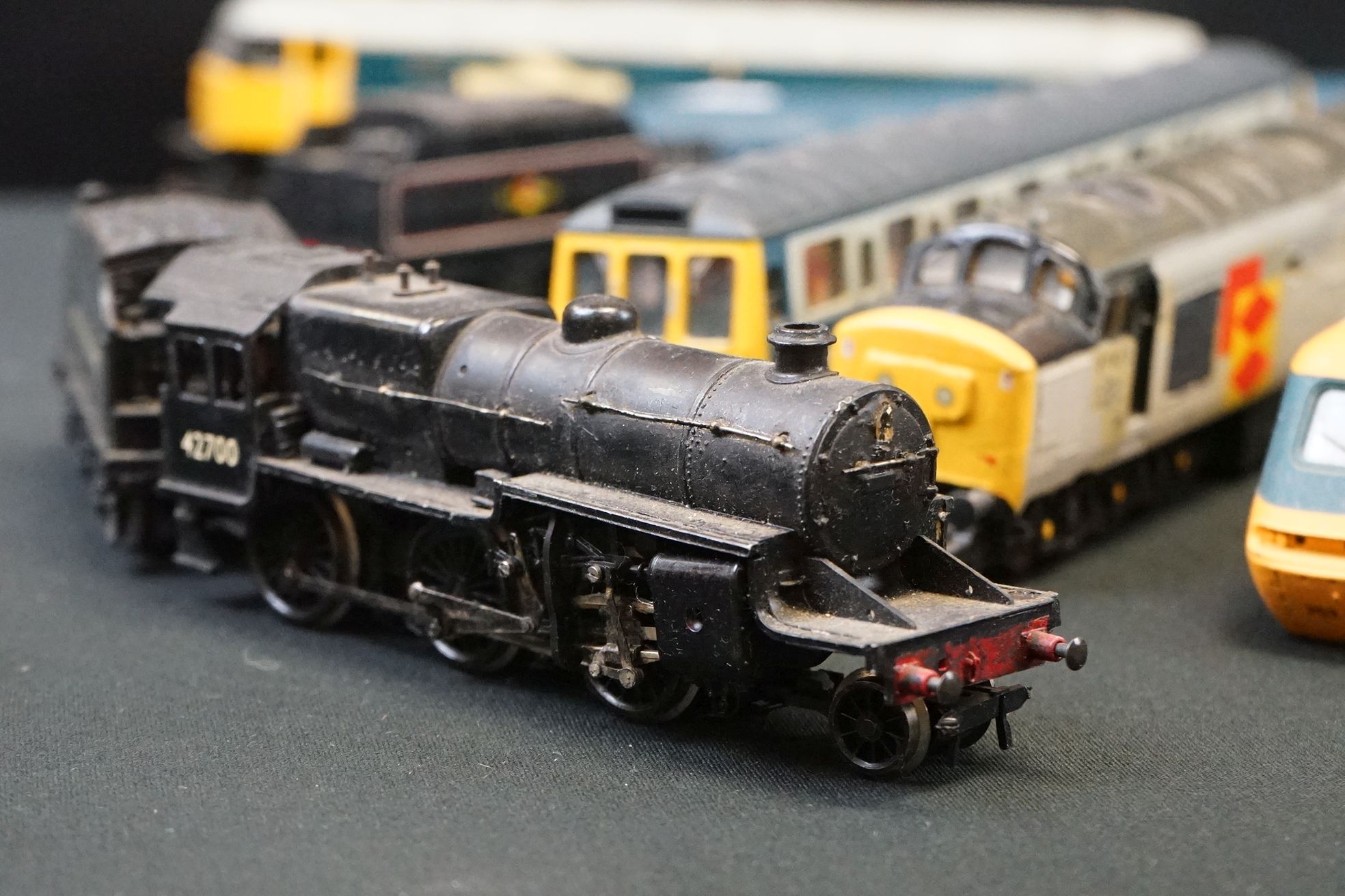 19 OO gauge locomotives to include Hornby Virgin Lady in Red, Airfix Royal Scot etc, condition - Image 15 of 15