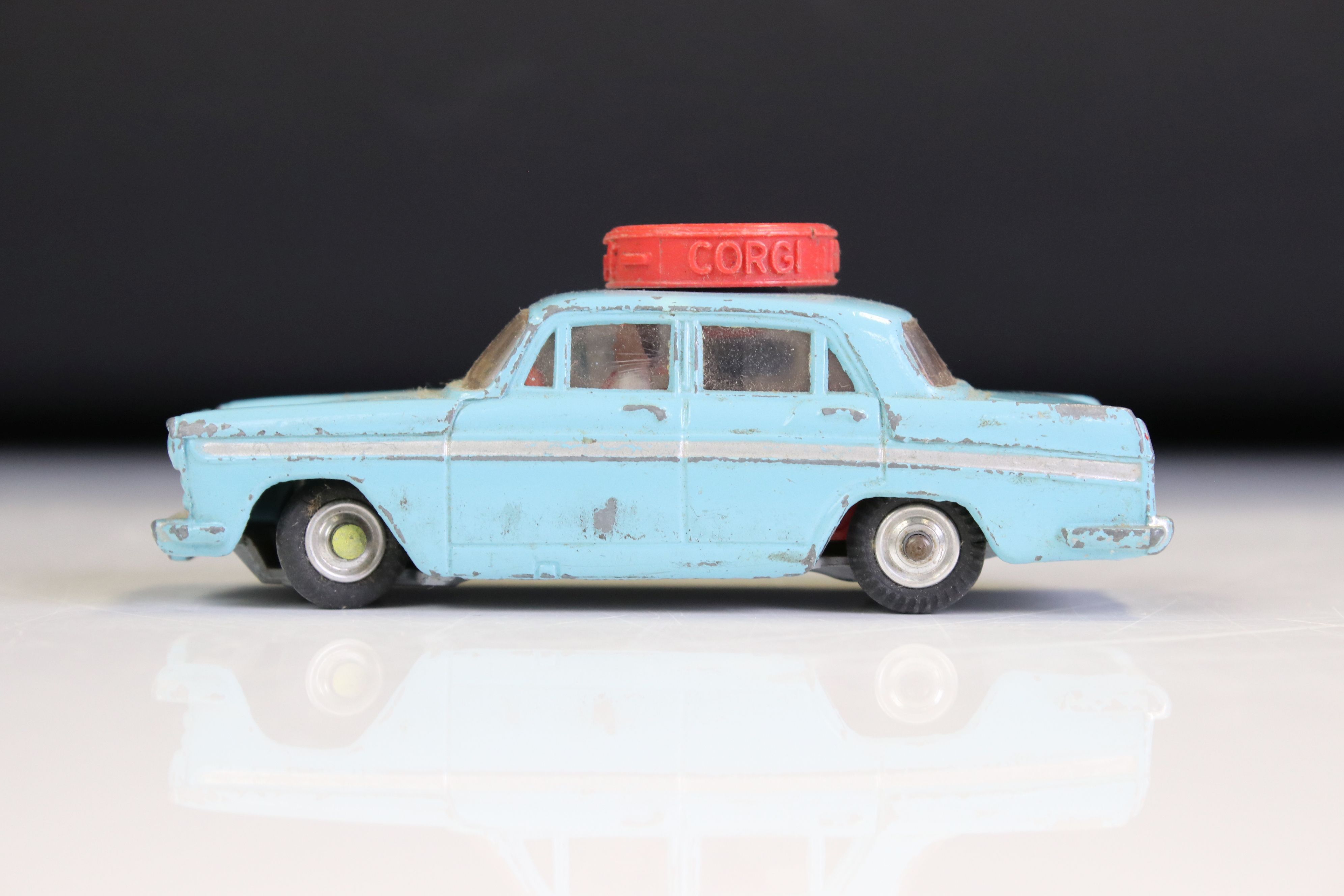 Four boxed Corgi diecast models to include 232 Fiat 200 in pink with mauve roof, 426 Chipperfield - Image 8 of 21