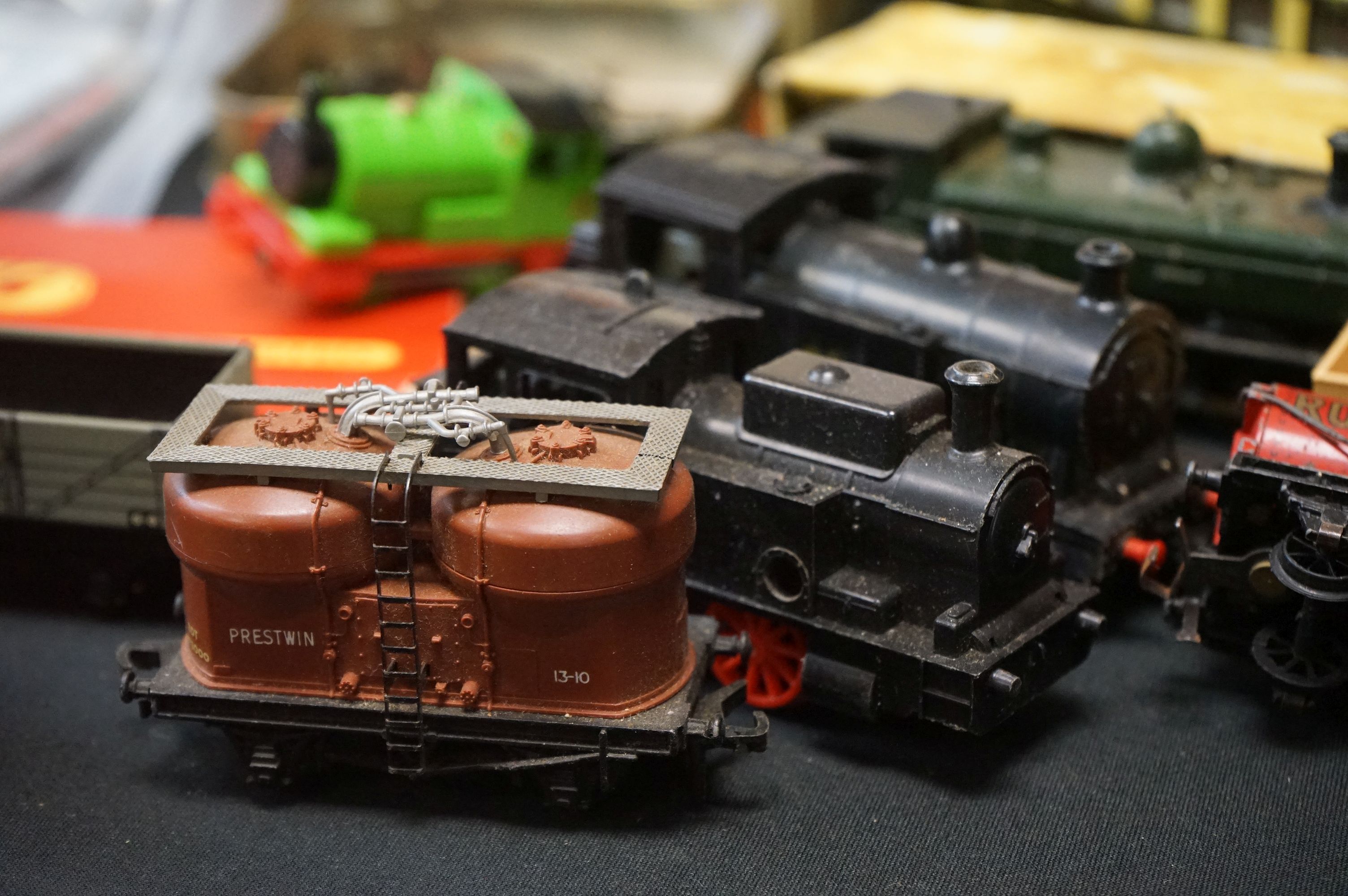 Quantity of OO gauge model railway to include 27 x items of rolling stock, 5 x locomotives, track - Image 8 of 16