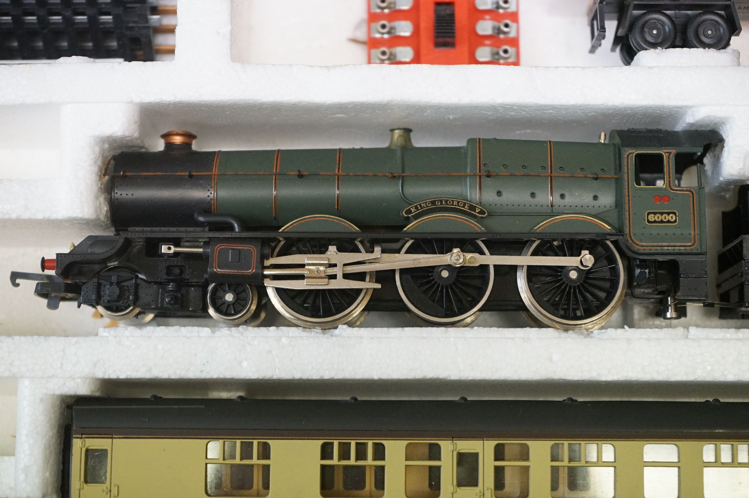Boxed Lima OO gauge The Great GWR Railway Show train set containing Gearoge V locomotive, rolling - Image 8 of 12