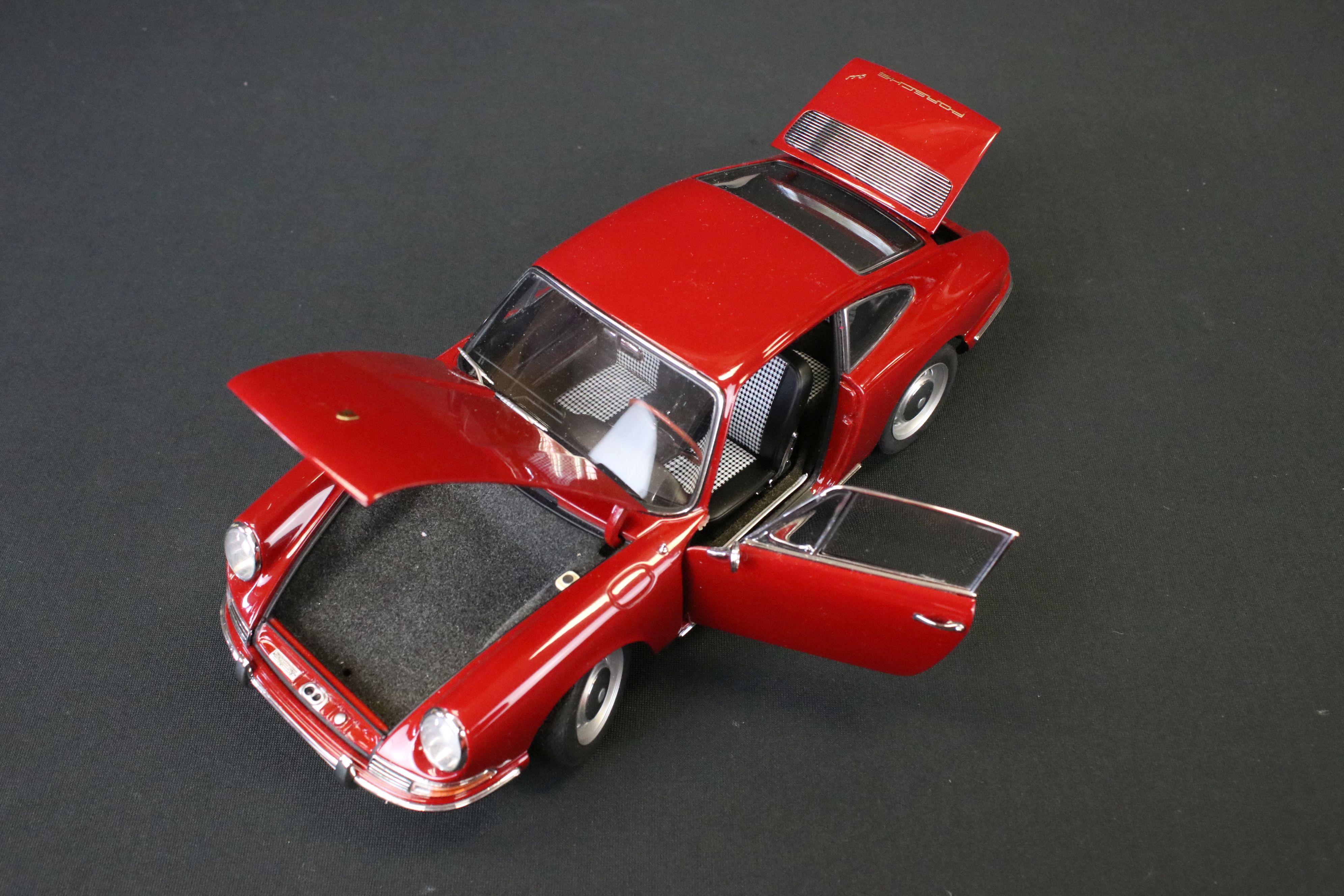 11 1/18 Scale diecast models to include 6 x AUTOart, 3 x Sun Star, Paul's Model Art Minichamps and - Image 4 of 47