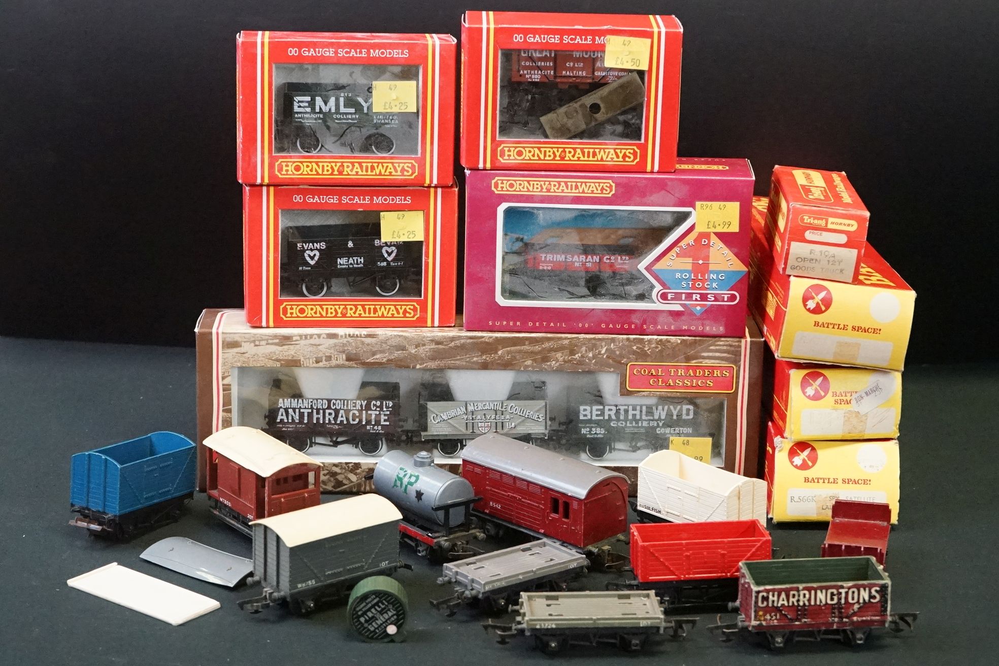 Nine boxed OO gauge items of rolling stock to include 3 x Triang Hornby Battle Space (R249,