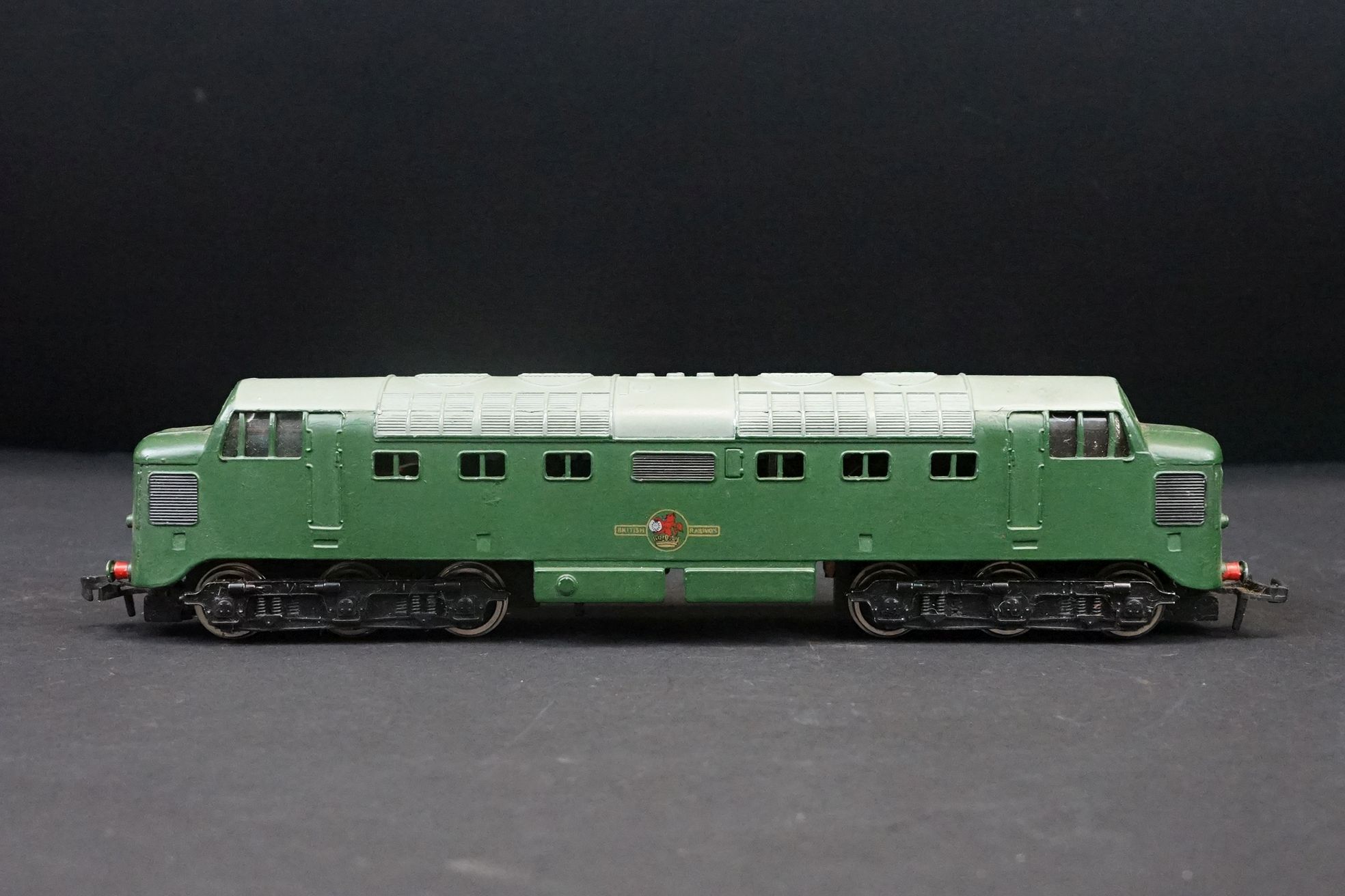 Two Hornby Dublo BR Diesel locomotives in green livery to include D5702 & 21380 - Image 3 of 9