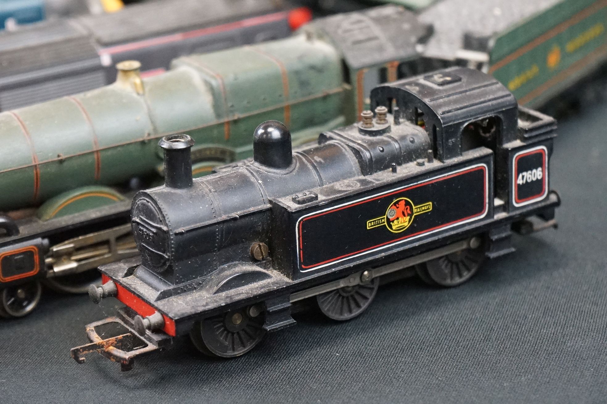 19 OO gauge locomotives to include Hornby Virgin Lady in Red, Airfix Royal Scot etc, condition - Image 3 of 15