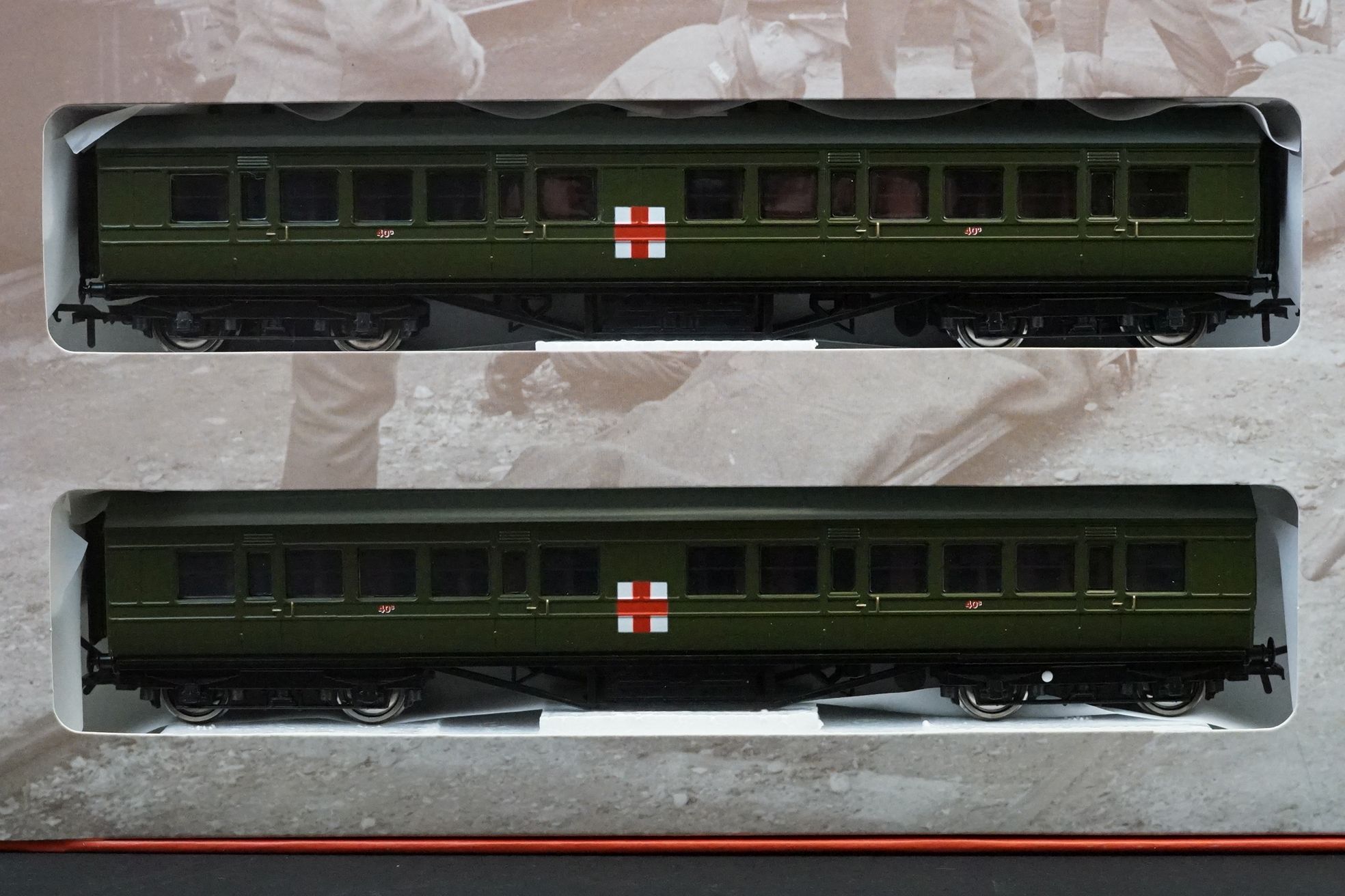 Boxed Bachmann OO gauge 30325 First World War Ambulance Train No 40 Special Commemorative Edition - Image 4 of 8