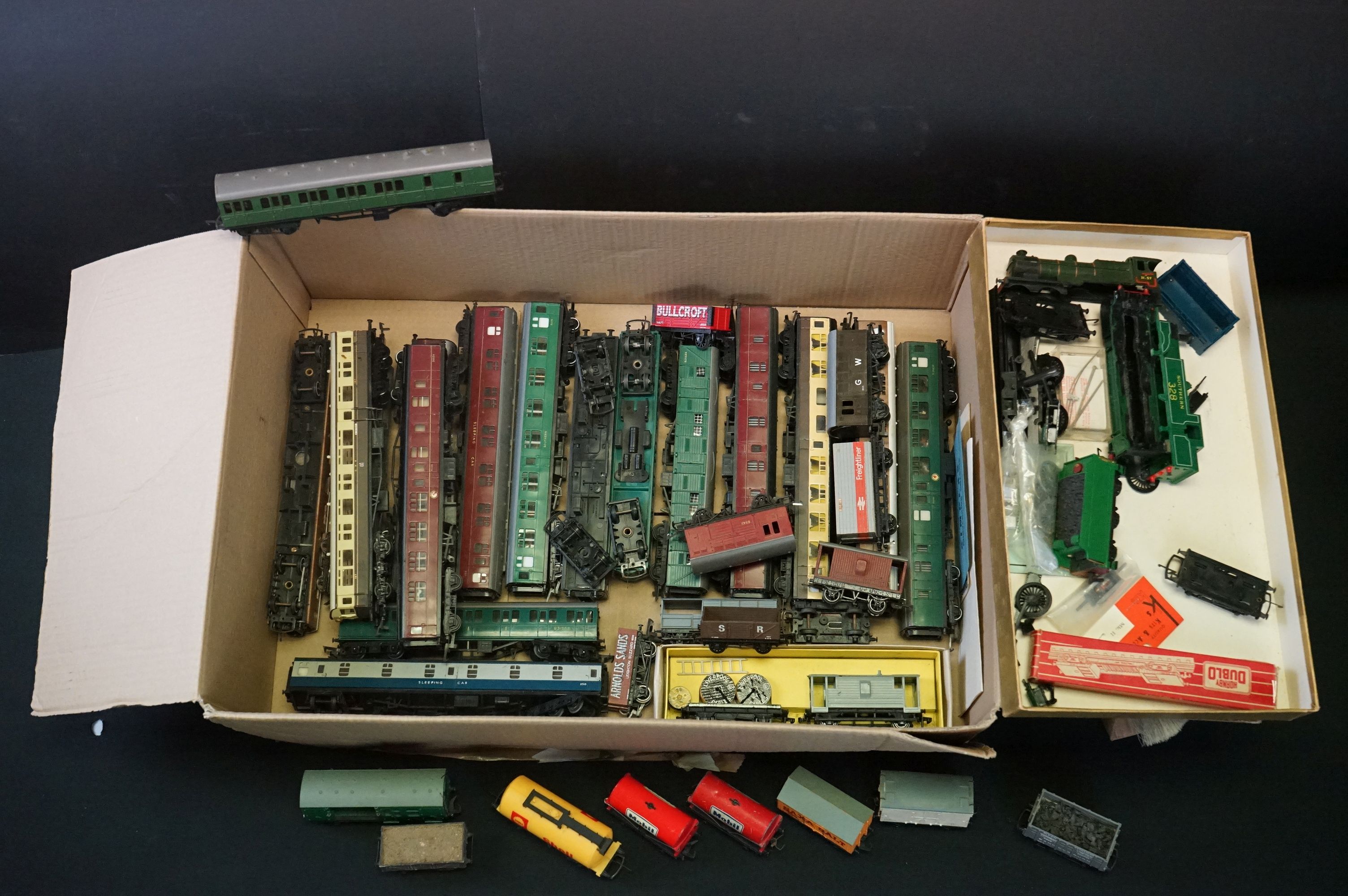 35 OO gauge items of rolling stock to include Hornby, Triang, Airfix, Grafar, Hornby Dublo etc
