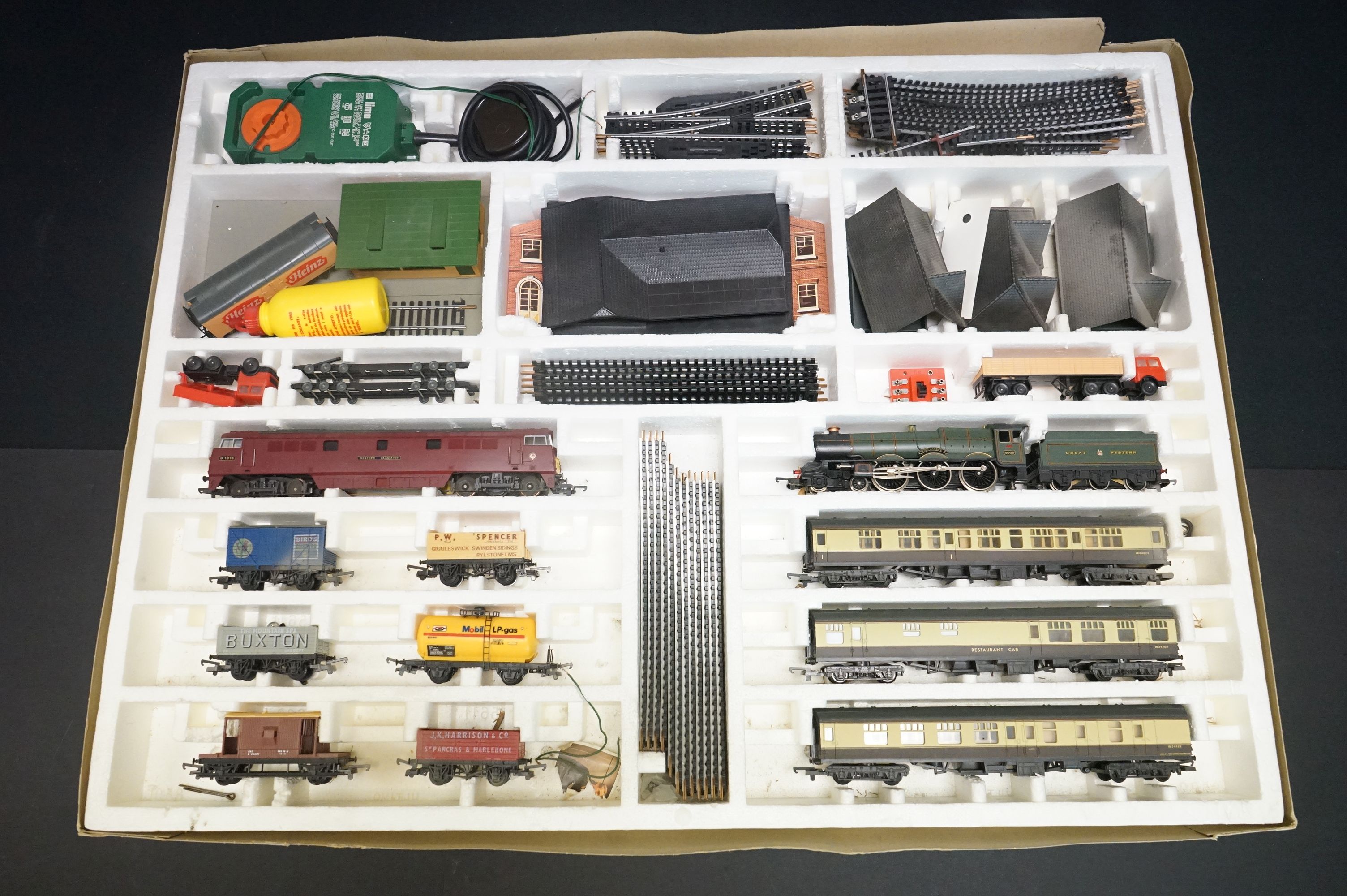 Boxed Lima OO gauge The Great GWR Railway Show train set containing Gearoge V locomotive, rolling - Image 2 of 12