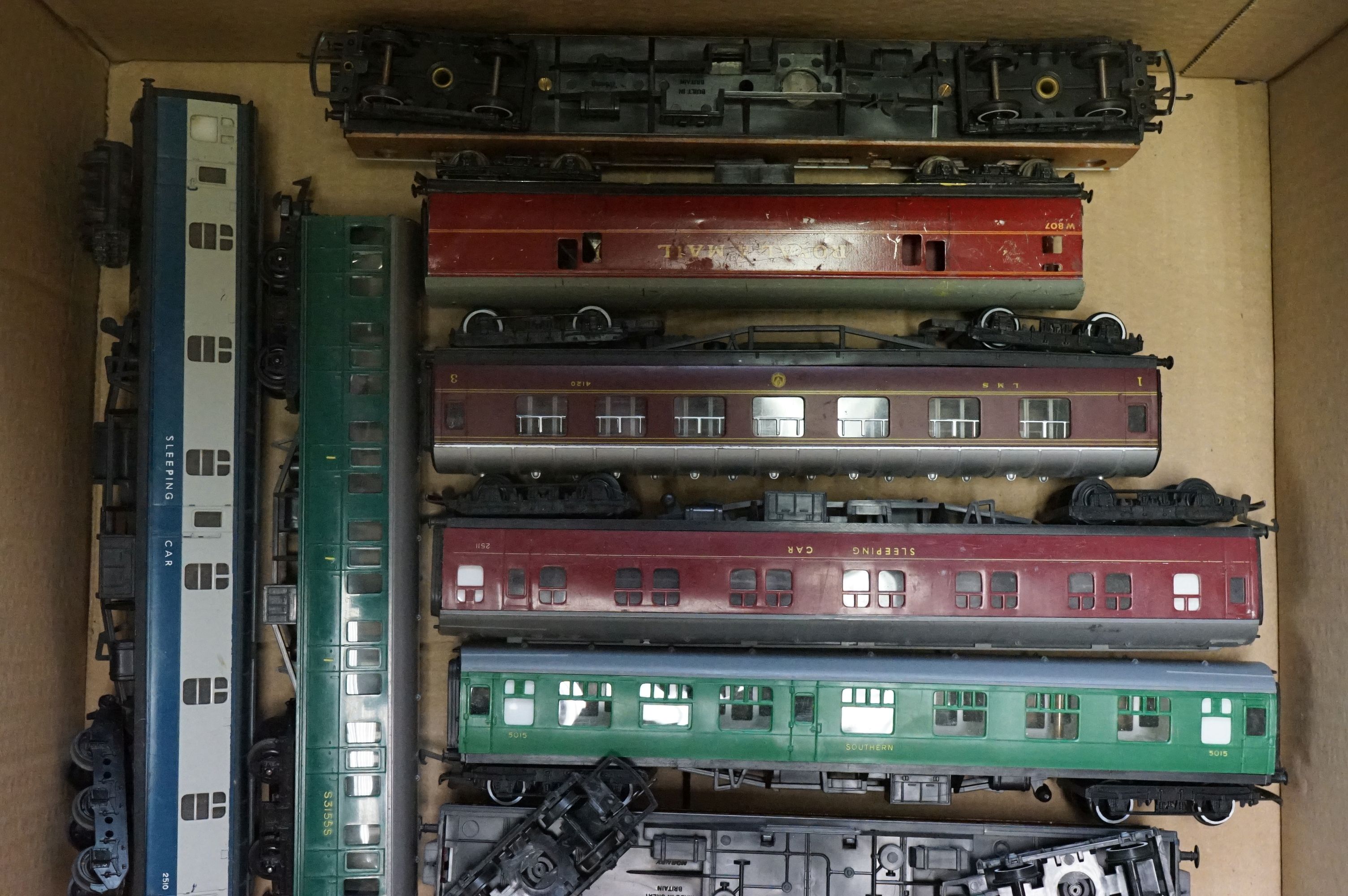 35 OO gauge items of rolling stock to include Hornby, Triang, Airfix, Grafar, Hornby Dublo etc - Image 10 of 15