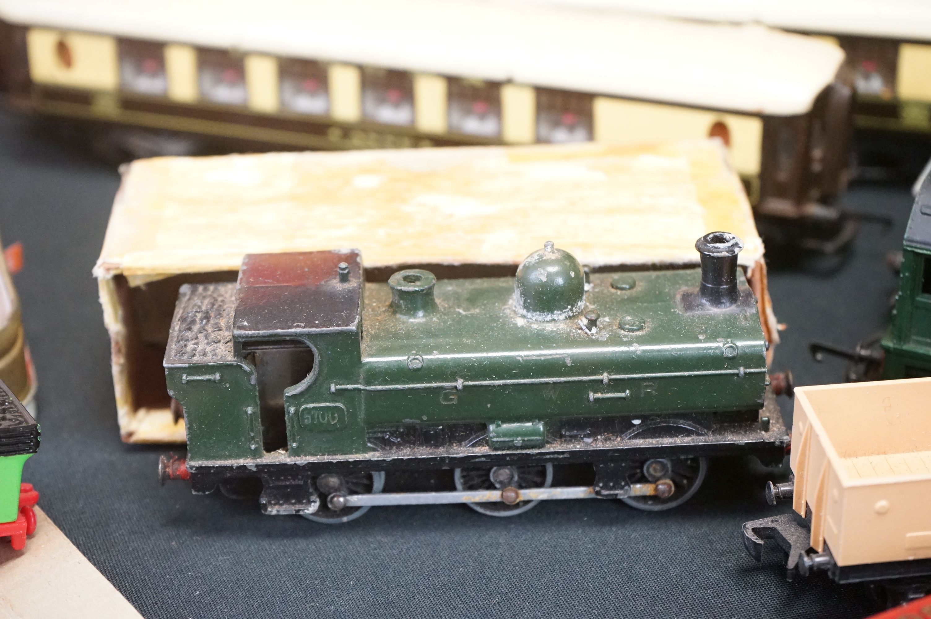 Quantity of OO gauge model railway to include 27 x items of rolling stock, 5 x locomotives, track - Image 9 of 16