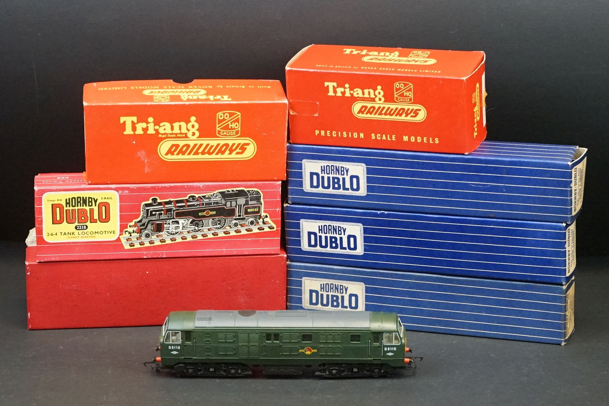 Group of OO & Hornby Dublo model railway to include boxed Hornby Dublo 2218 2-6-4 Tank Locomotive,