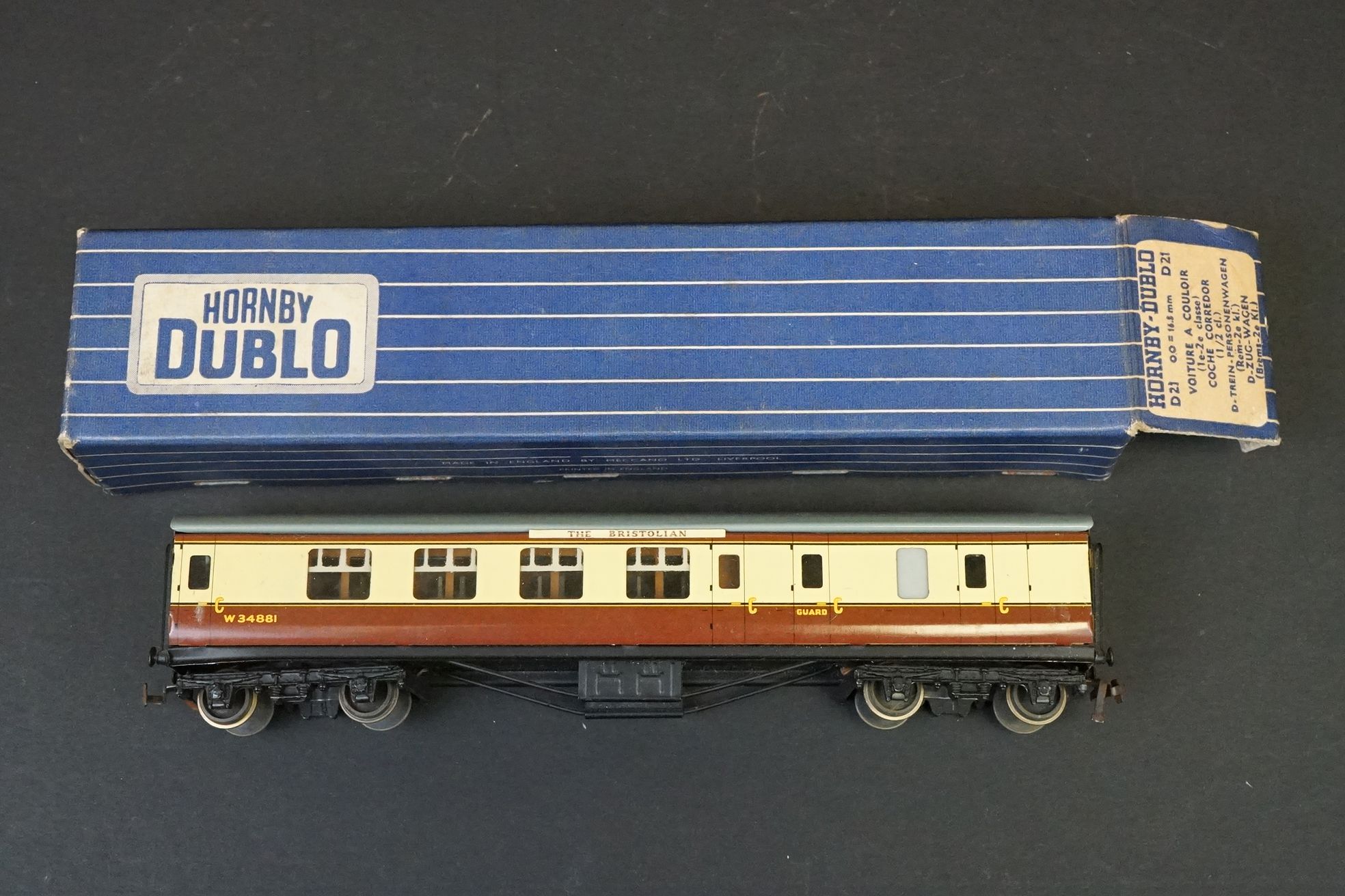 Group of OO & Hornby Dublo model railway to include boxed Hornby Dublo 2218 2-6-4 Tank Locomotive, - Image 10 of 13