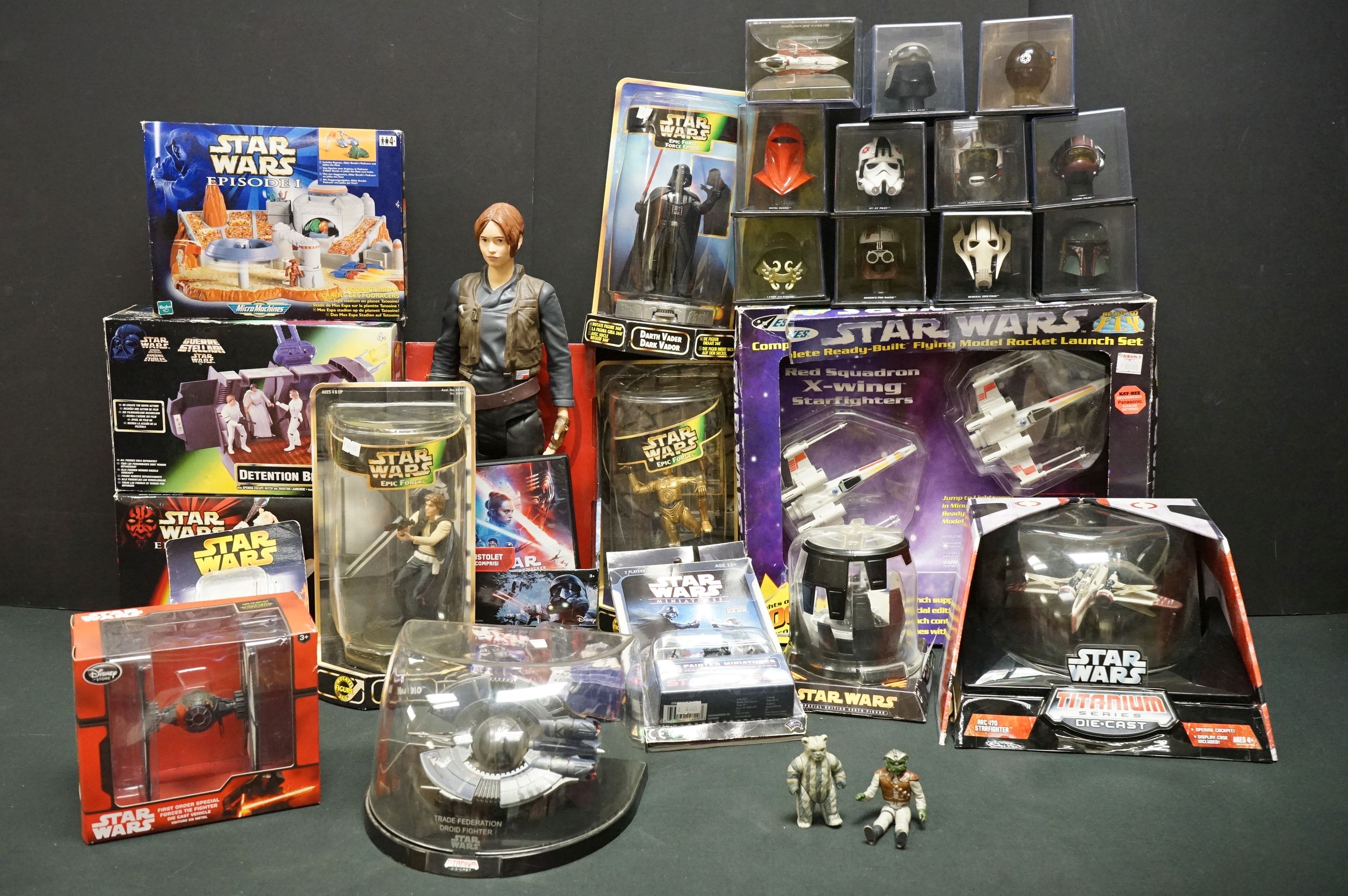 Star Wars - 26 Star Wars figures & collectibles to include 2 x original figures (Klaatu & Teebo),