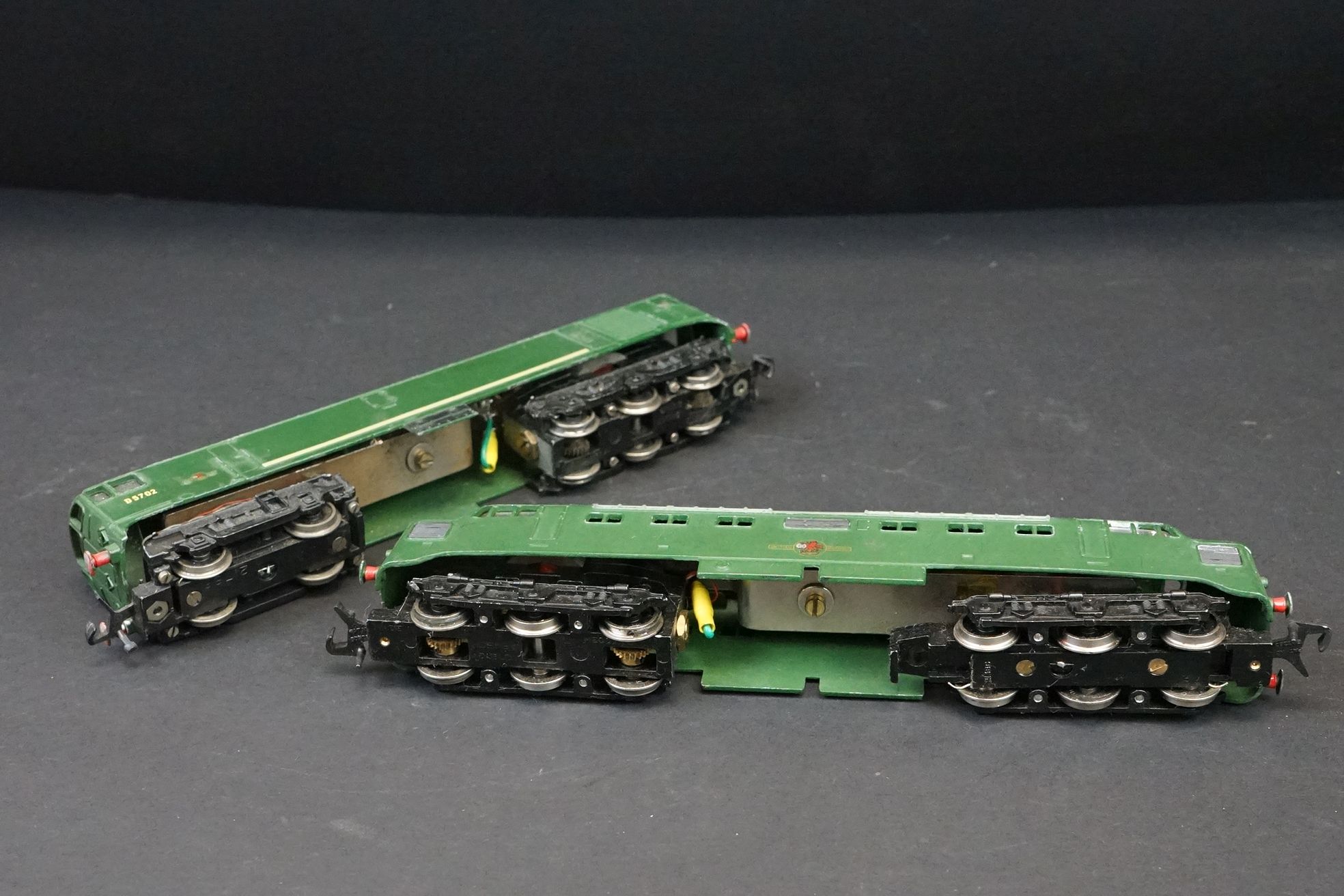 Two Hornby Dublo BR Diesel locomotives in green livery to include D5702 & 21380 - Image 9 of 9