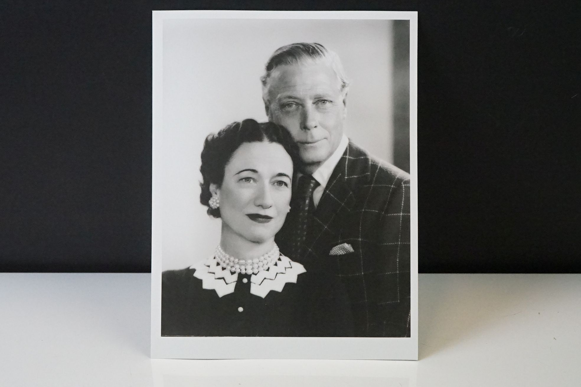 A Edward Duke of Windsor and Wallis Simpson autograph together with Black & White photograph. - Image 2 of 9