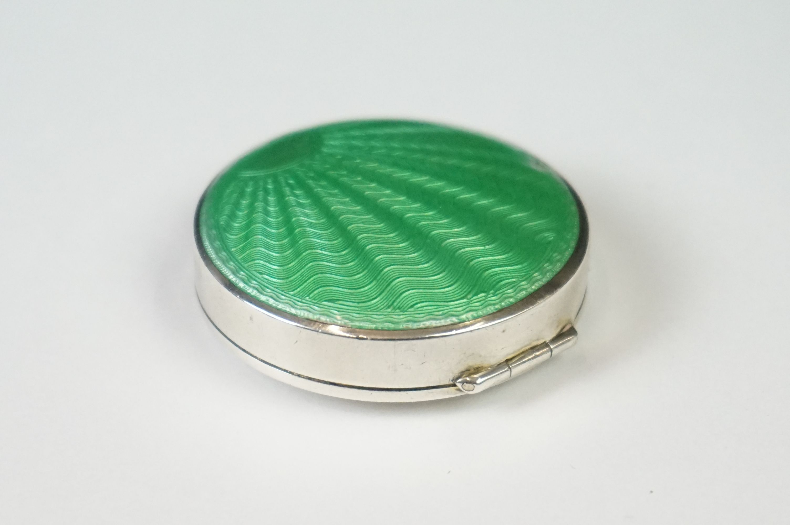 A fully hallmarked sterling silver and enamel Art Deco powder compact with green guilloche - Image 5 of 12