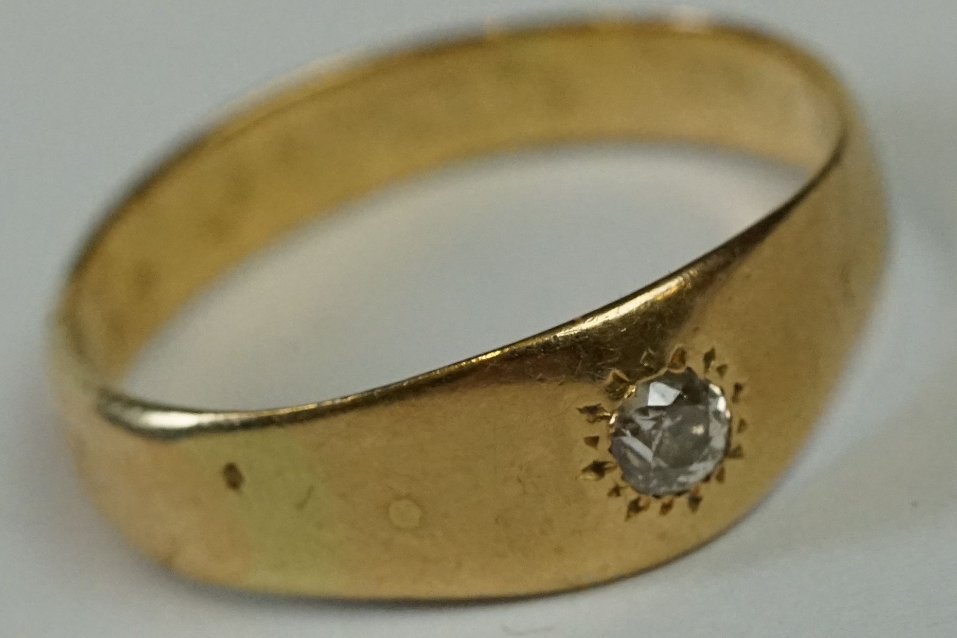 18ct Yellow Gold Single Stone Gypsy style Diamond Ring - Image 8 of 10