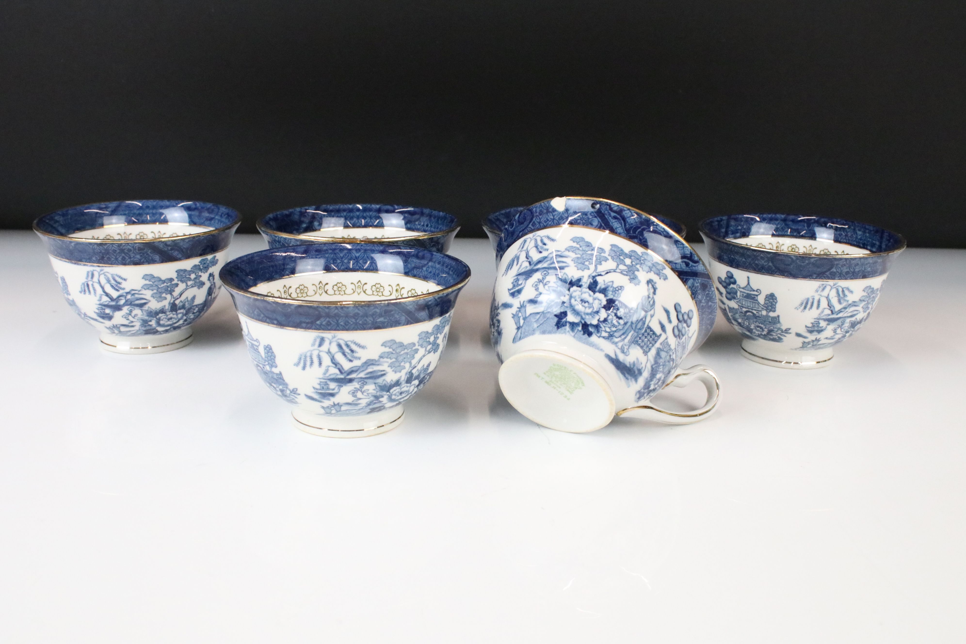 Foley ' Broadway ' pattern tea ware to include 8 teacups & saucers, 5 tea plates, milk jug and sugar - Image 17 of 25