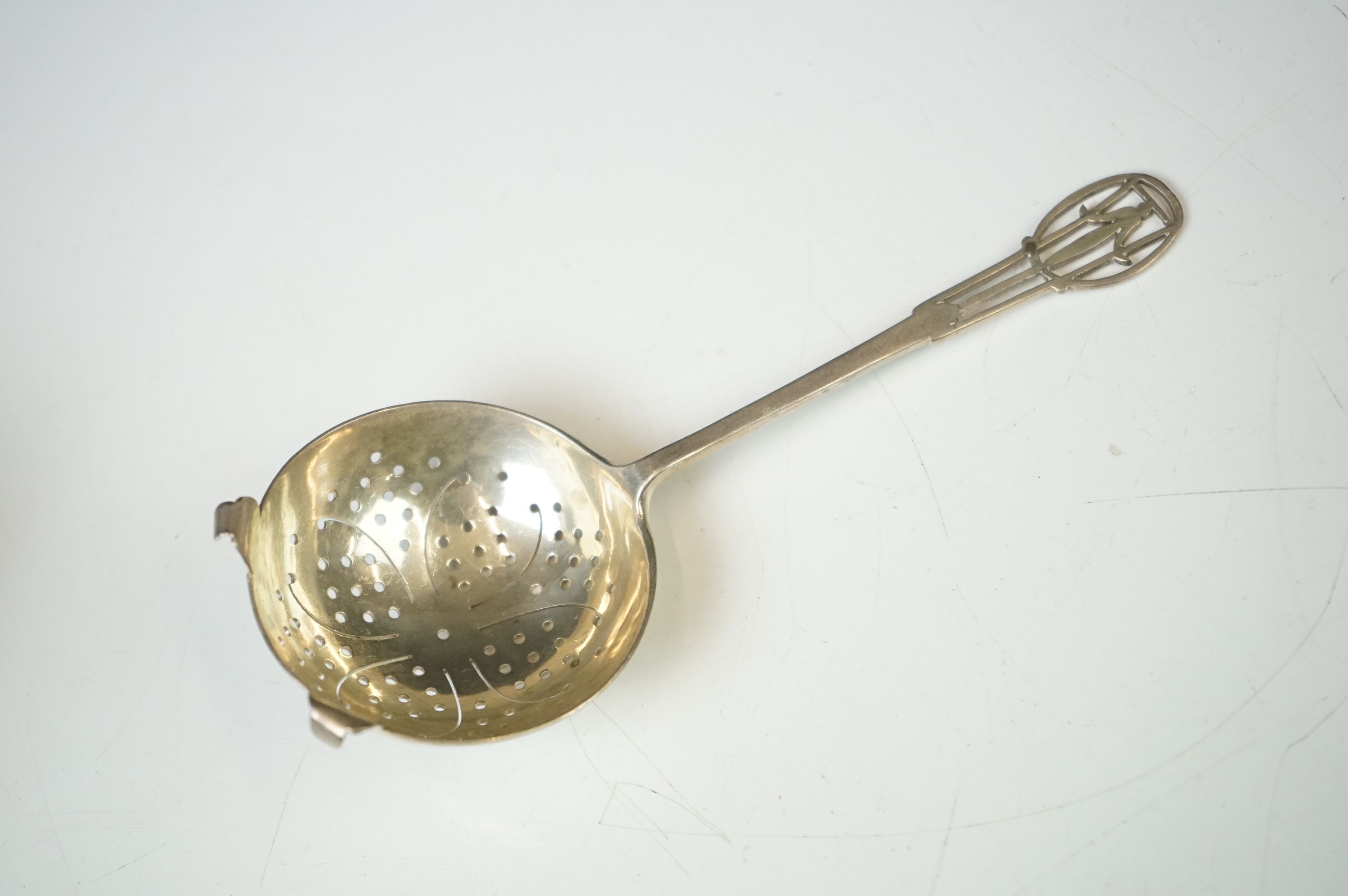 A small collection of hallmarked sterling silver to include a tea strainer, napkin ring and three - Image 7 of 12