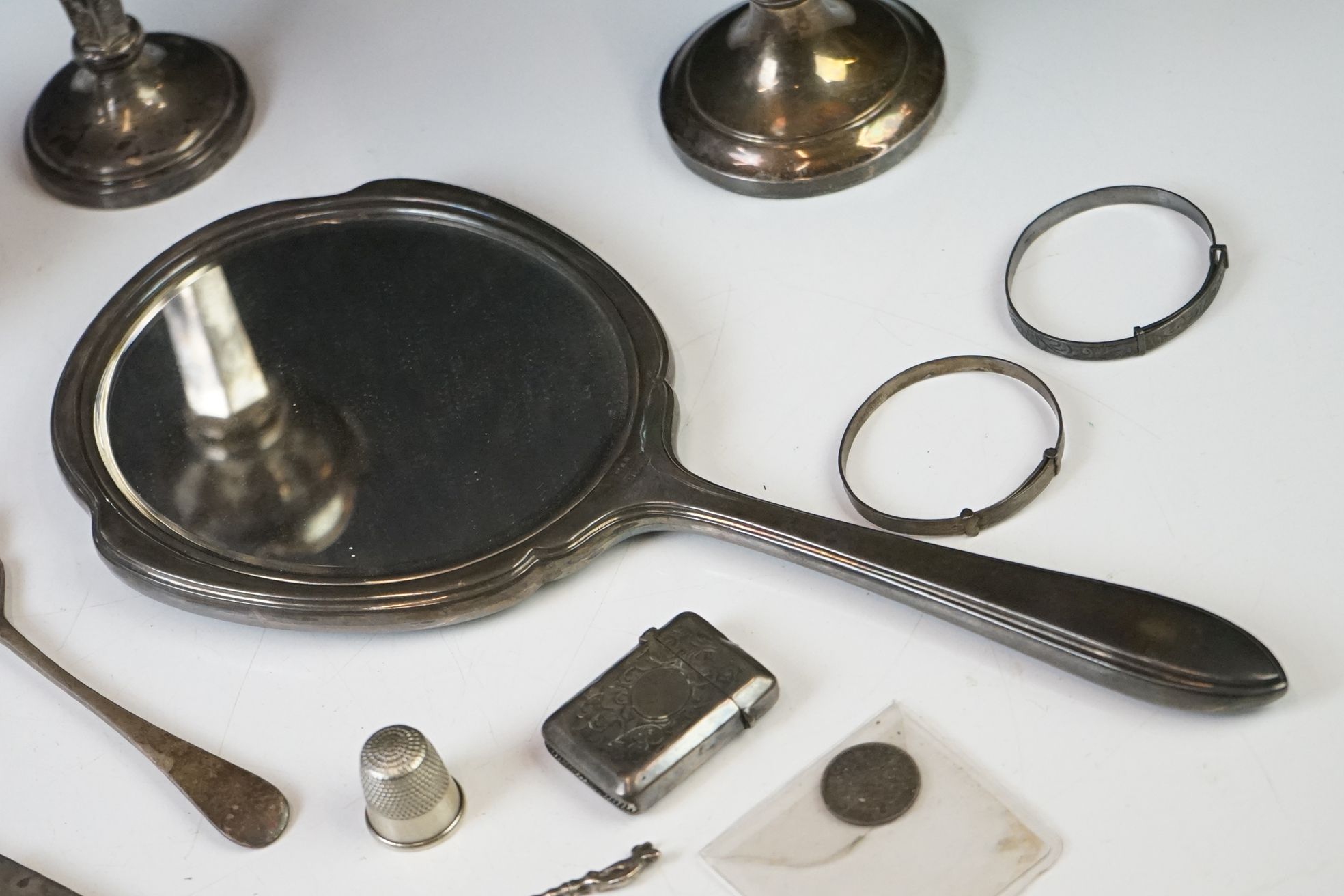 A collection of mainly fully hallmarked sterling silver to include sugar shaker, hand mirror, tazza, - Image 5 of 12