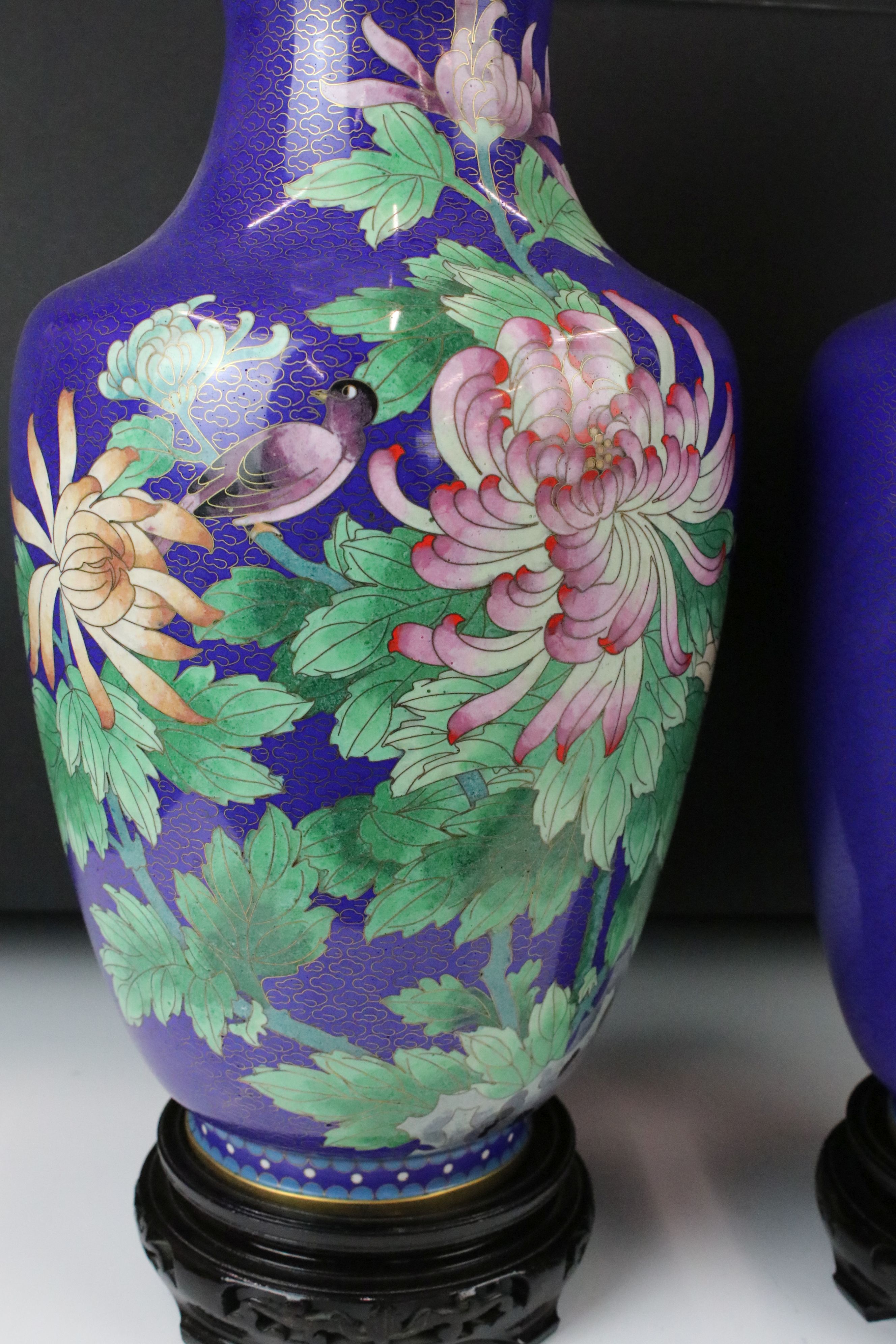 Pair of Chinese Cloisonne Baluster Vases decorated with birds and flowers on a blue ground, Jingfa - Image 4 of 6