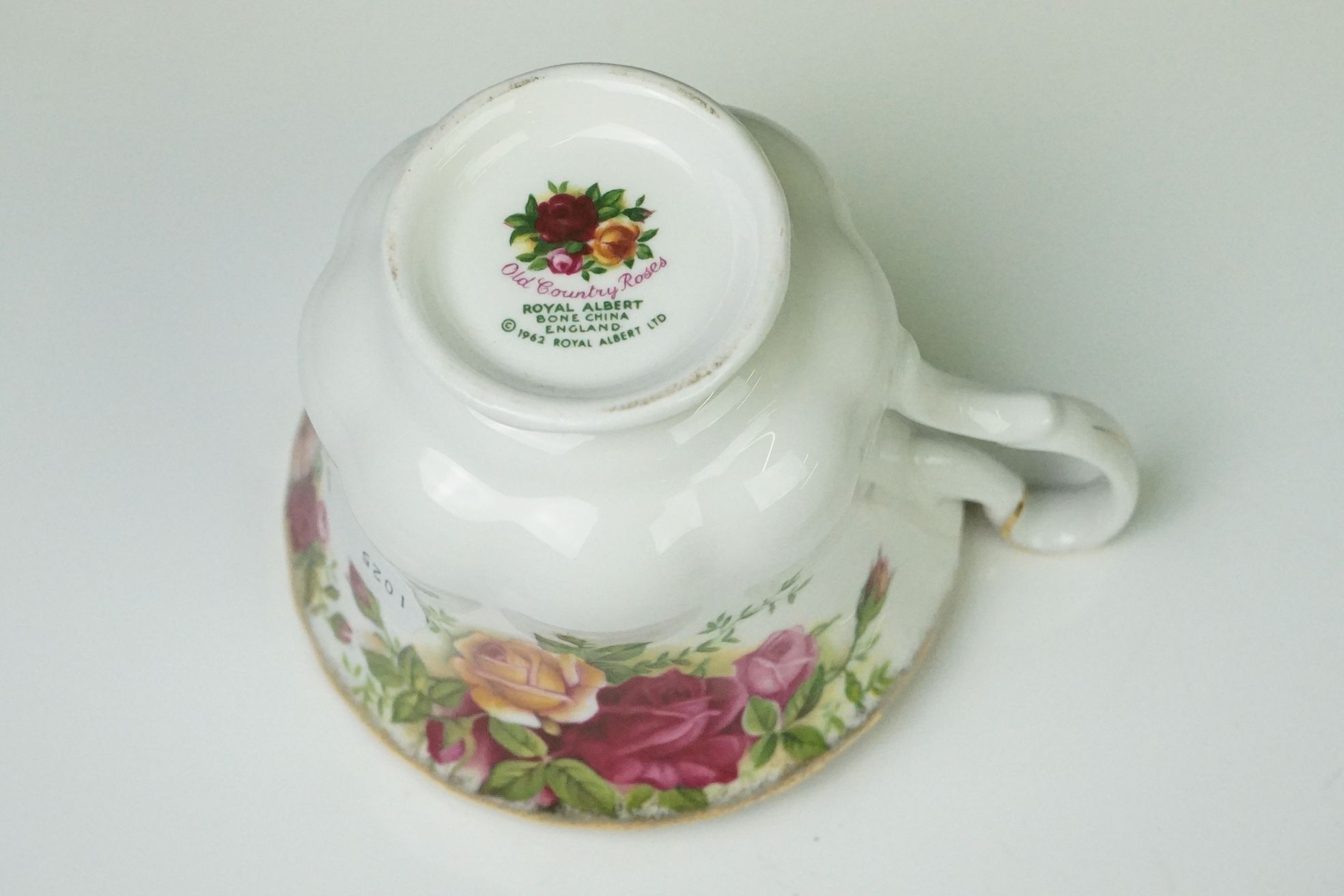 Royal Albert ' Old Country Roses ' pattern tea set for six, to include teapot & cover, 6 teacups, - Image 18 of 22